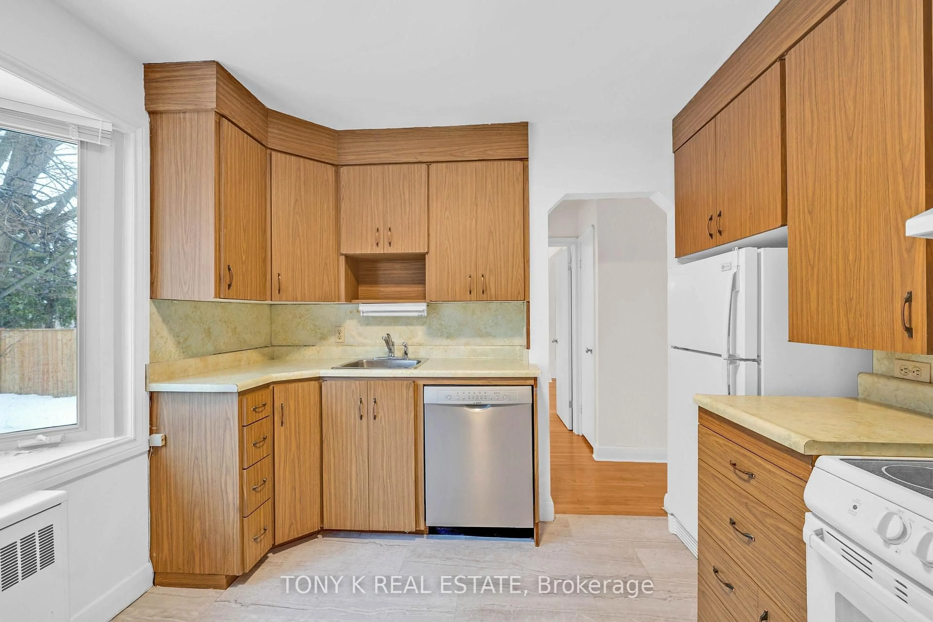 Standard kitchen, unknown for 23 Scotswood Rd, Toronto Ontario M1R 3N3