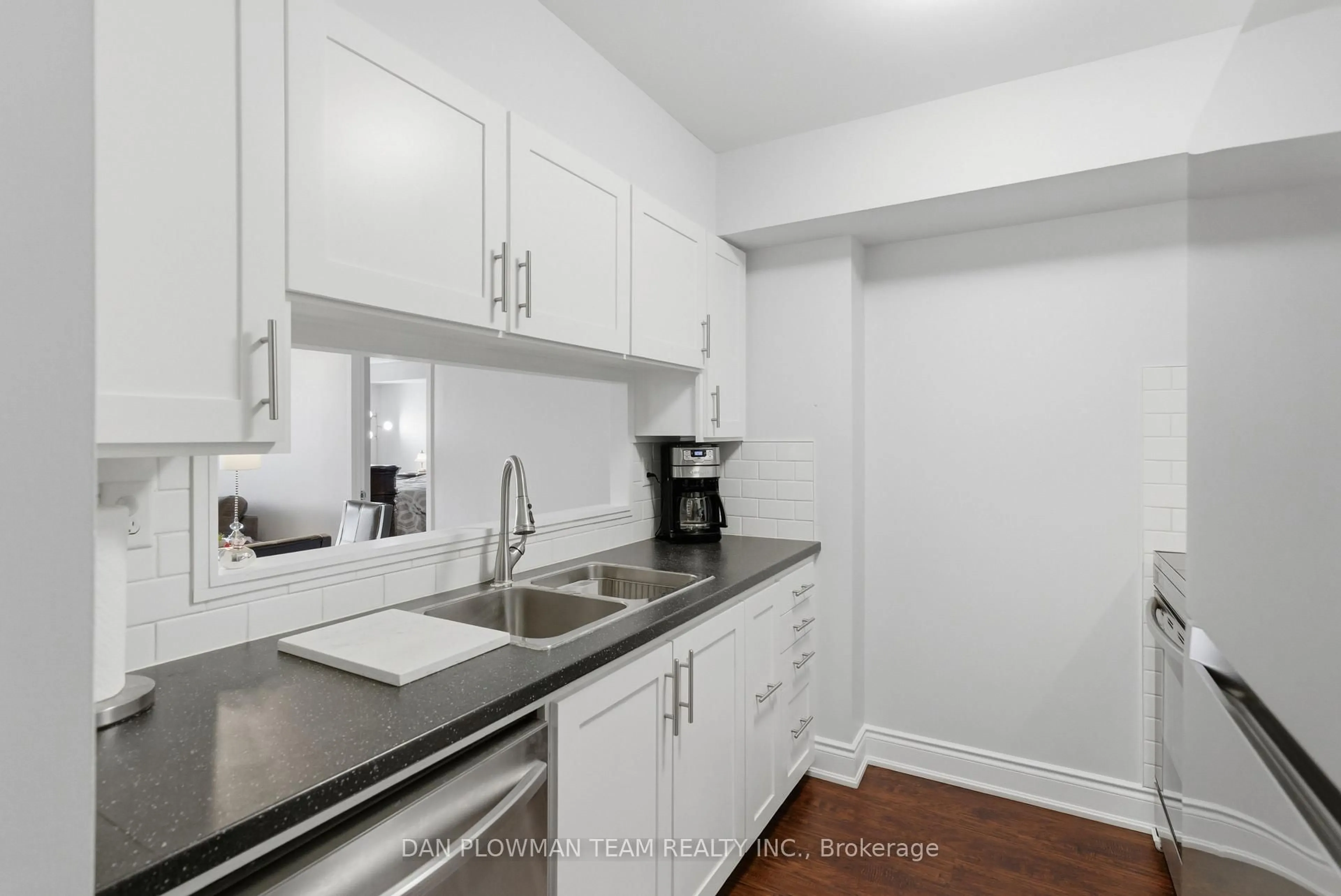 Standard kitchen, unknown for 1665 Pickering Pkwy #314, Pickering Ontario L1V 6L4