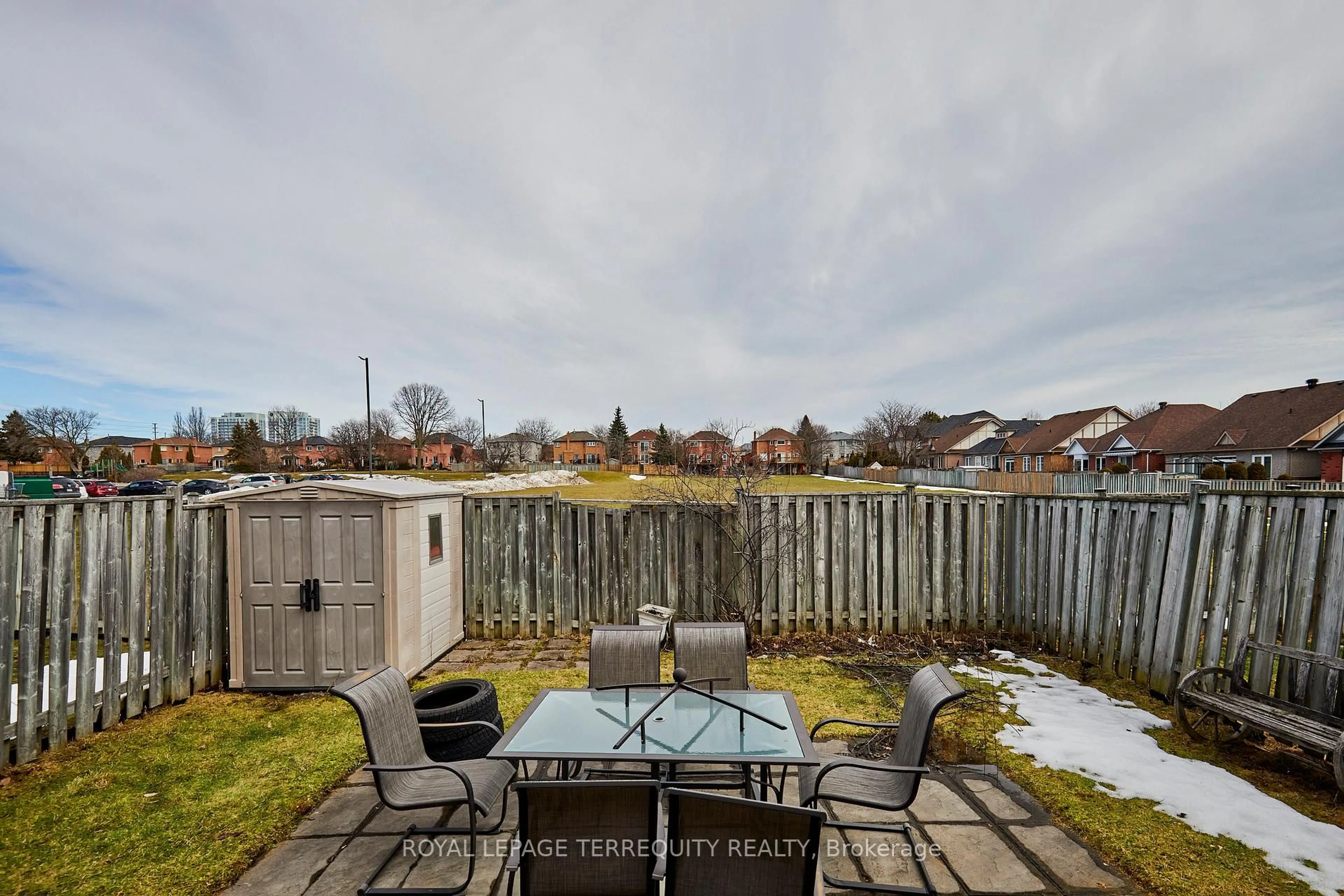 Patio, unknown for 254 Willowbrook Dr, Whitby Ontario L1R 2Z1