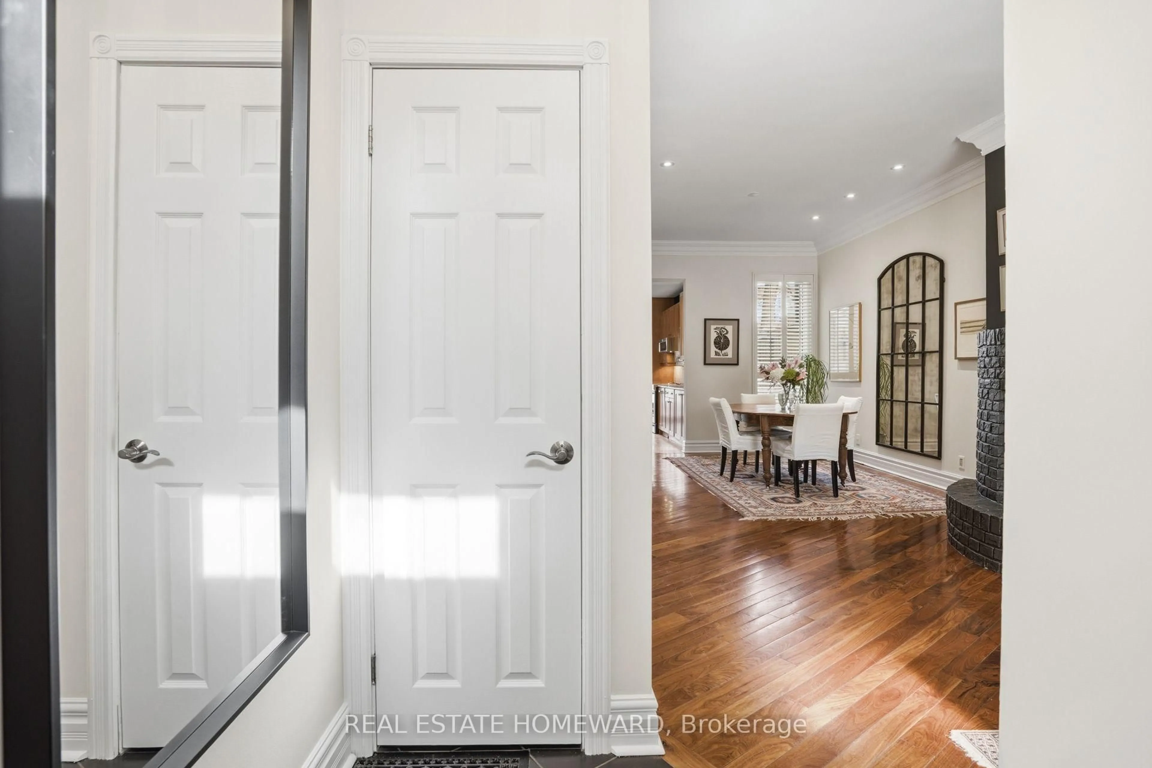 Indoor entryway for 158 FIRST Ave, Toronto Ontario M4M 1X1