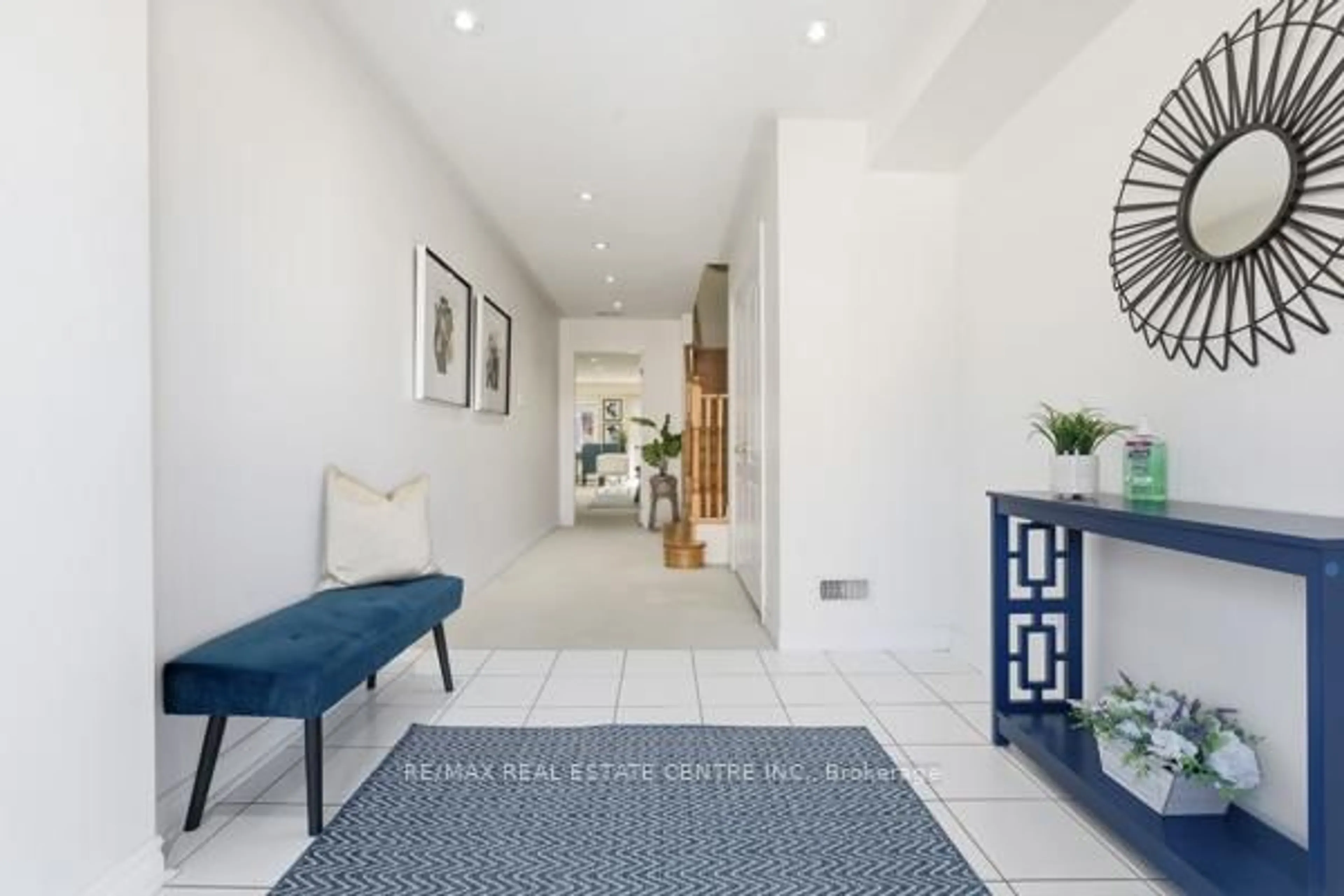 Indoor entryway for 1577 Bruny Ave, Pickering Ontario L1X 0C5