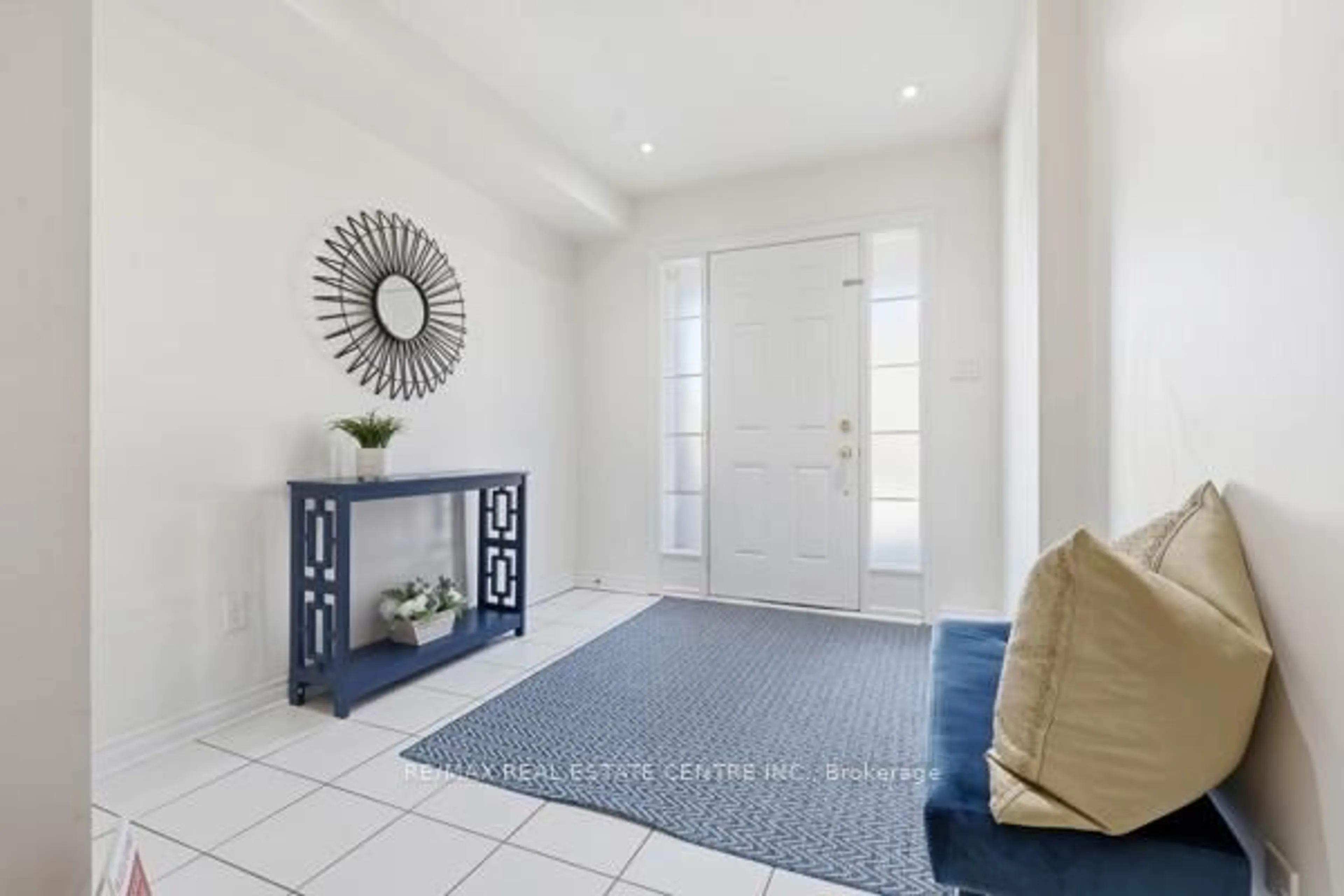 Indoor entryway for 1577 Bruny Ave, Pickering Ontario L1X 0C5