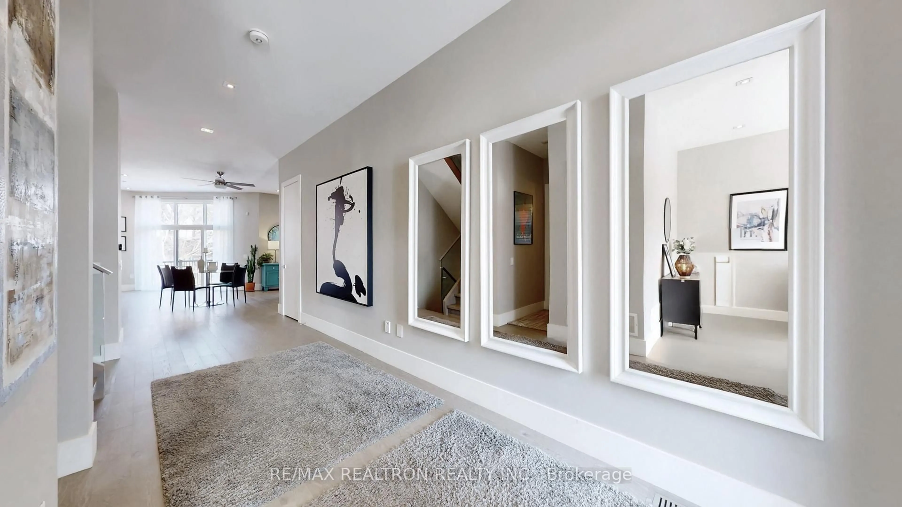 Indoor foyer for 12 Elaine Lennox Crt, Toronto Ontario M1B 0C1