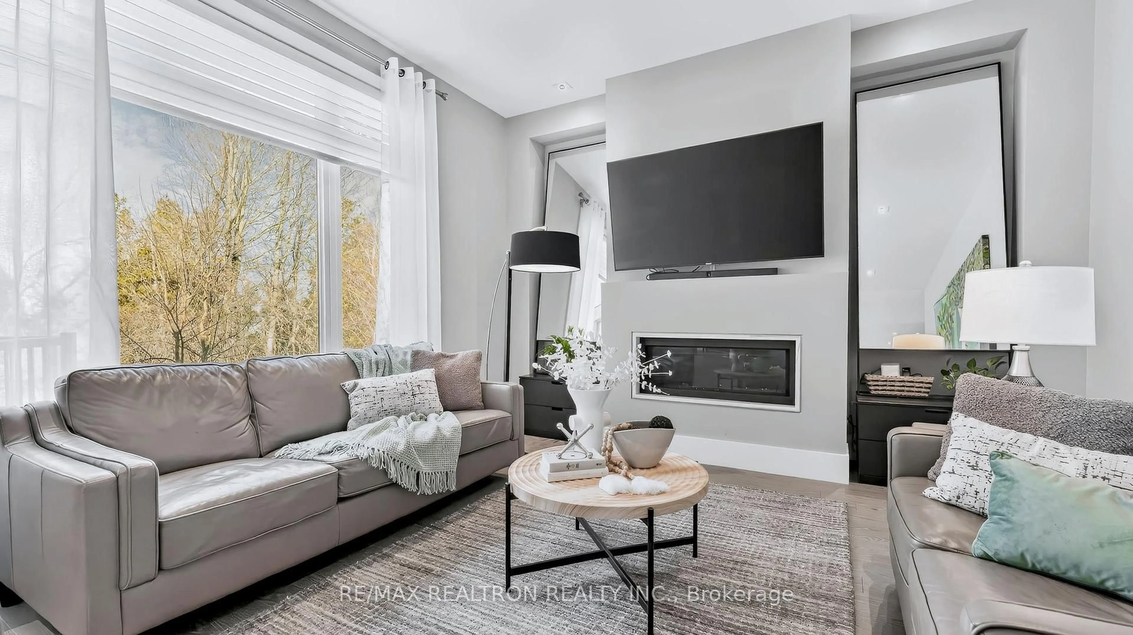 Living room with furniture, unknown for 12 Elaine Lennox Crt, Toronto Ontario M1B 0C1