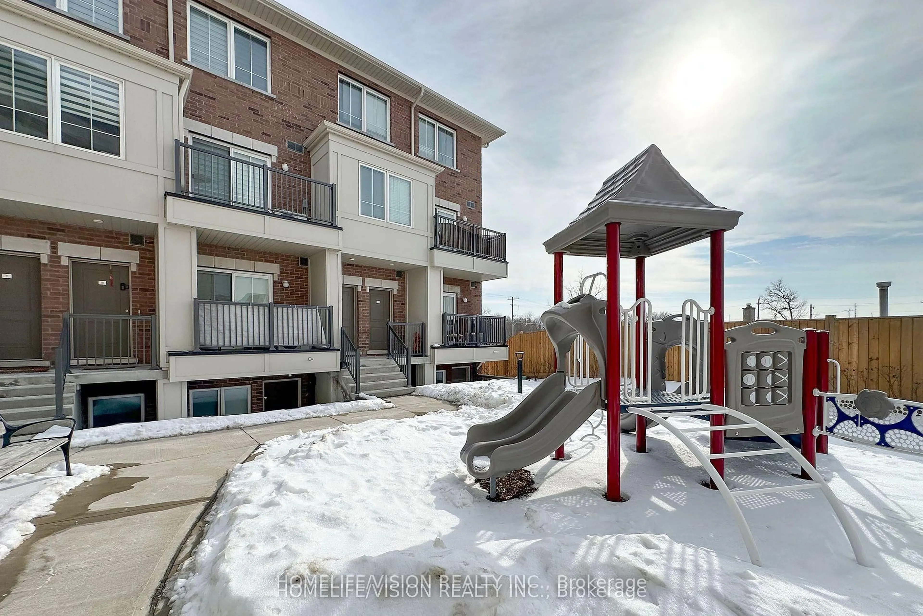 Patio, unknown for 490 Beresford Path #12, Oshawa Ontario L1H 0B2