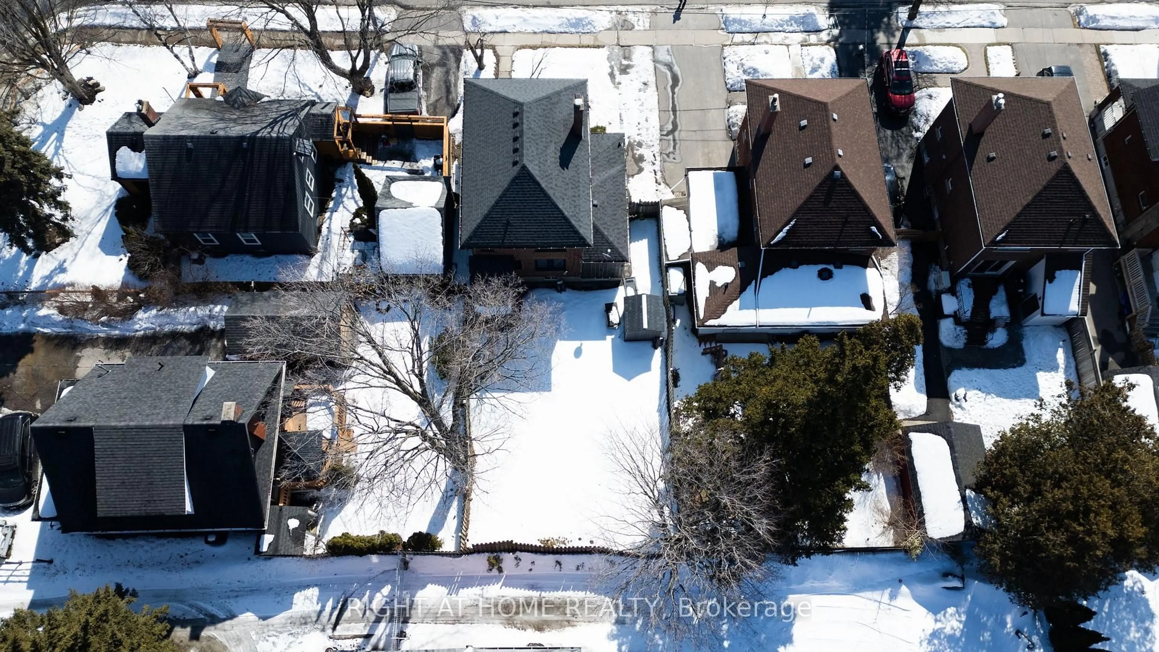 A pic from outside/outdoor area/front of a property/back of a property/a pic from drone, street for 12 Jones Ave, Oshawa Ontario L1G 2Z7