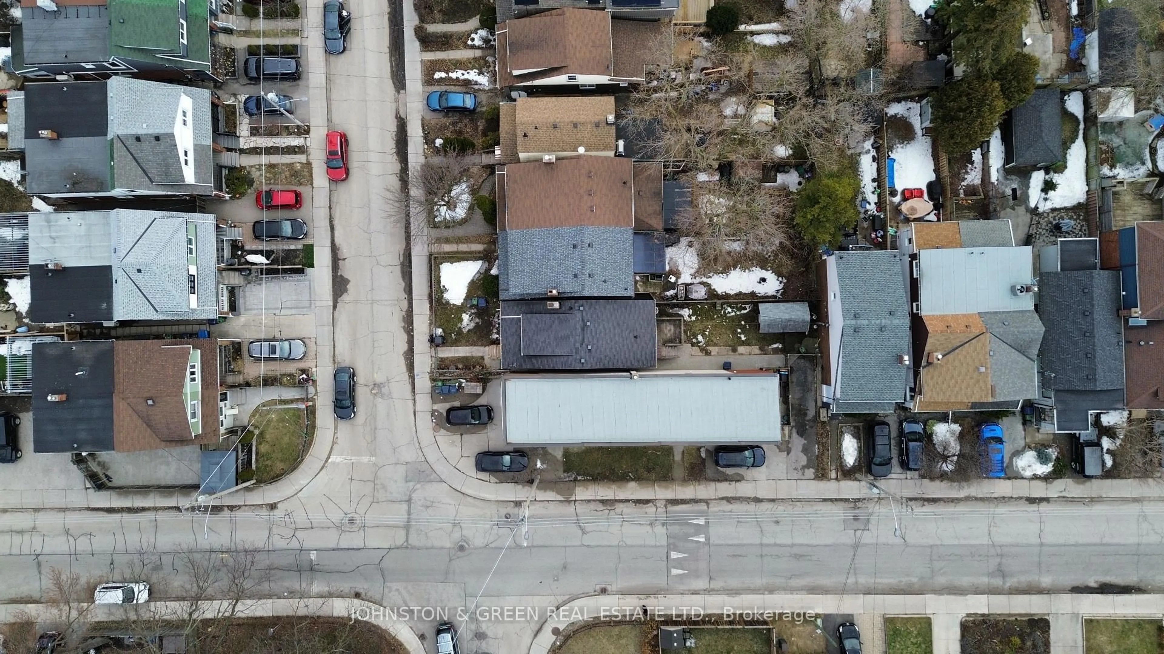 A pic from outside/outdoor area/front of a property/back of a property/a pic from drone, street for 154 Glebemount Ave, Toronto Ontario M4C 3S5