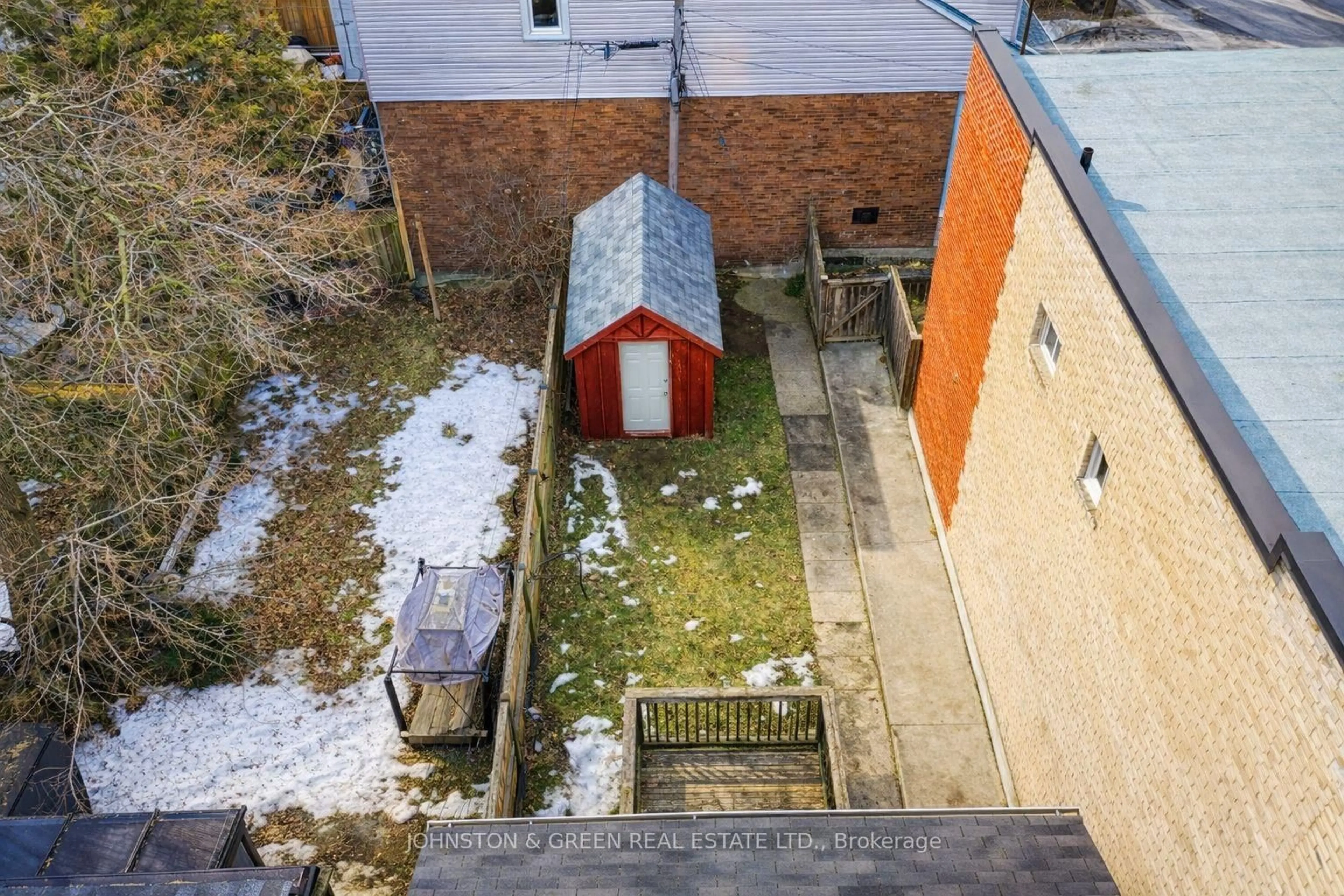 A pic from outside/outdoor area/front of a property/back of a property/a pic from drone, unknown for 154 Glebemount Ave, Toronto Ontario M4C 3S5