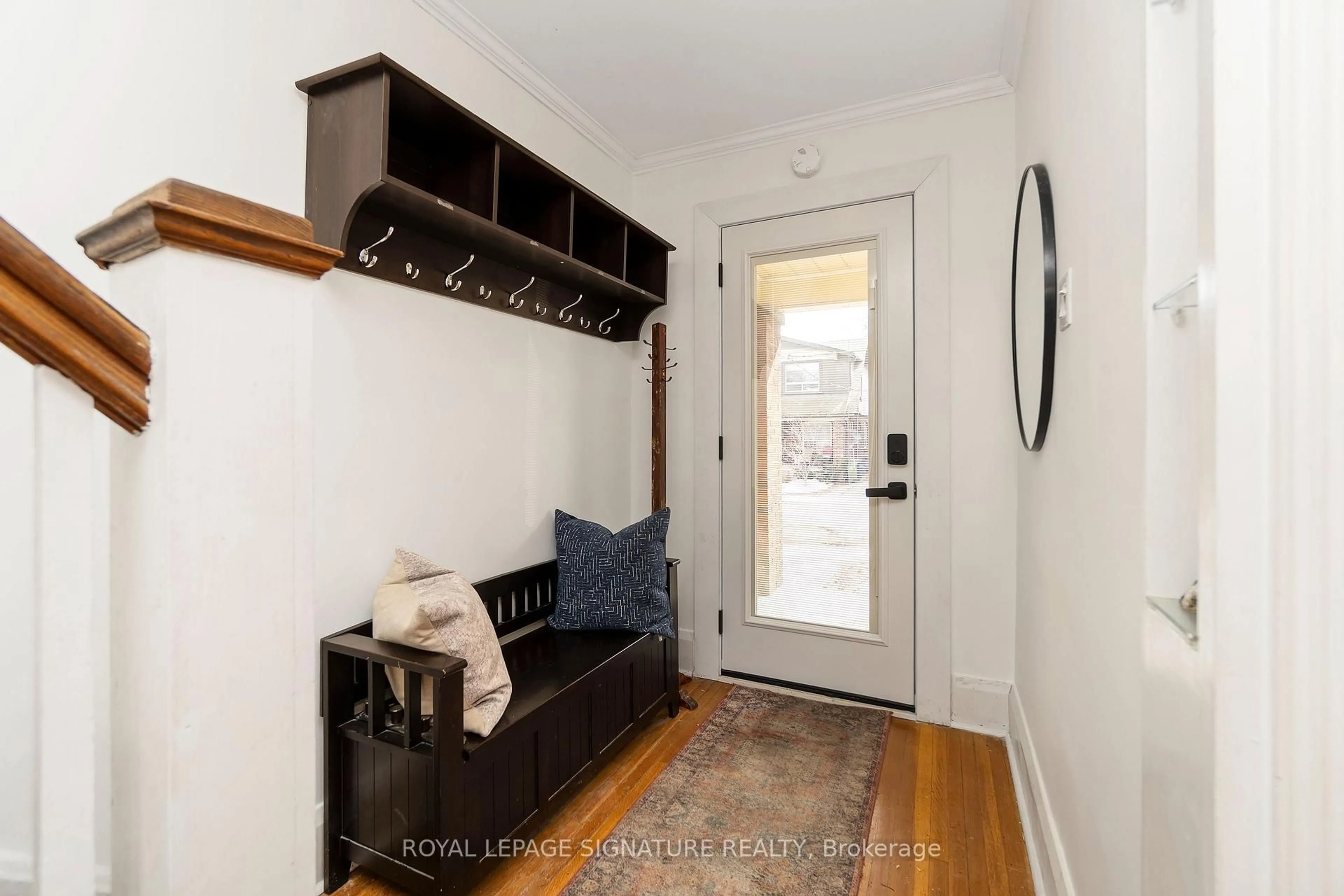 Indoor entryway for 32 Kerr Rd, Toronto Ontario M4L 1K4