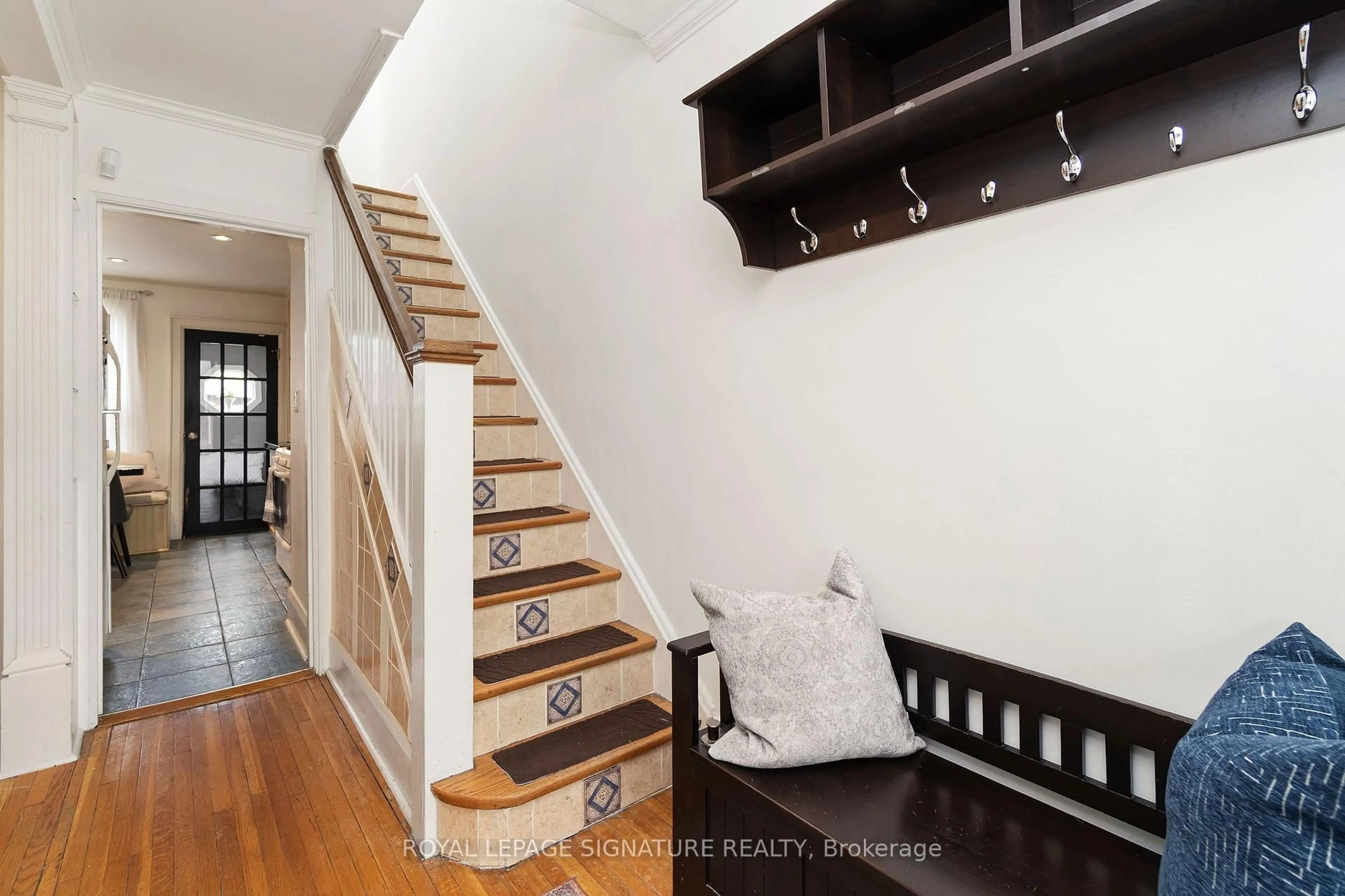 Indoor entryway for 32 Kerr Rd, Toronto Ontario M4L 1K4