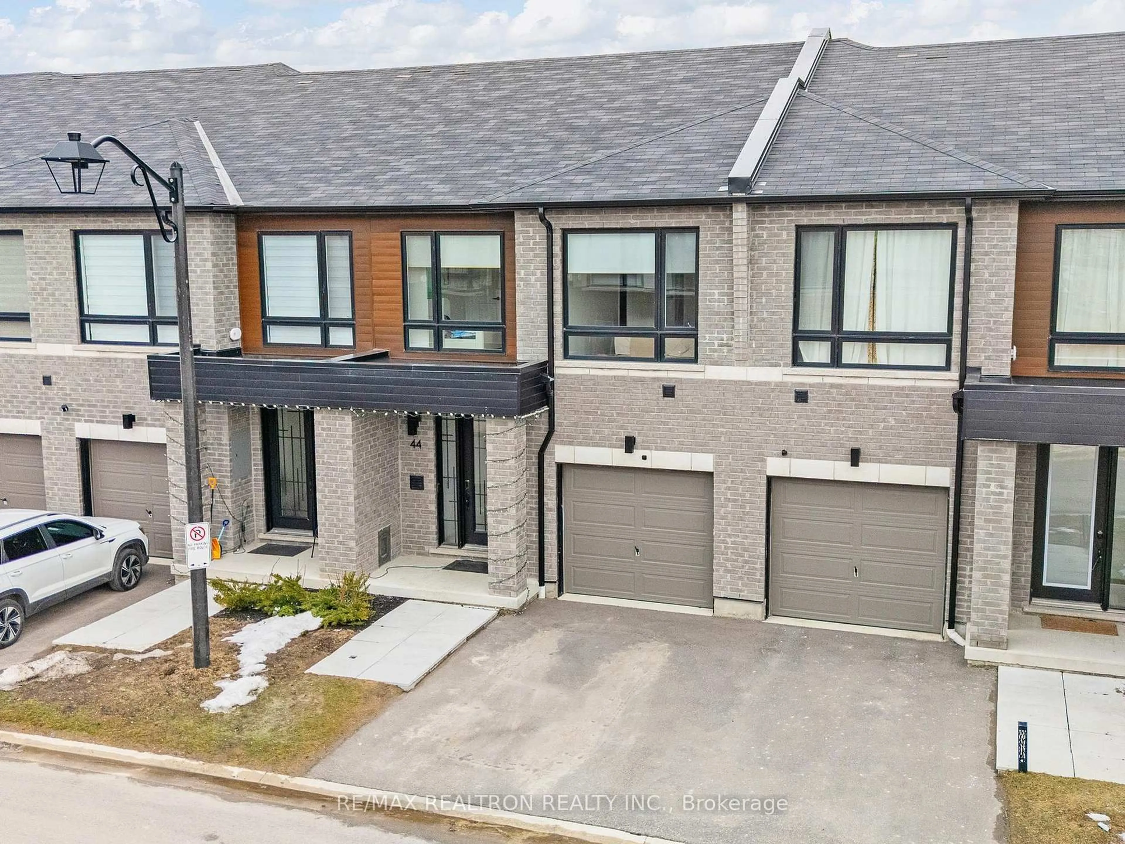 A pic from outside/outdoor area/front of a property/back of a property/a pic from drone, street for 44 Klein Way, Whitby Ontario L1R 0S6