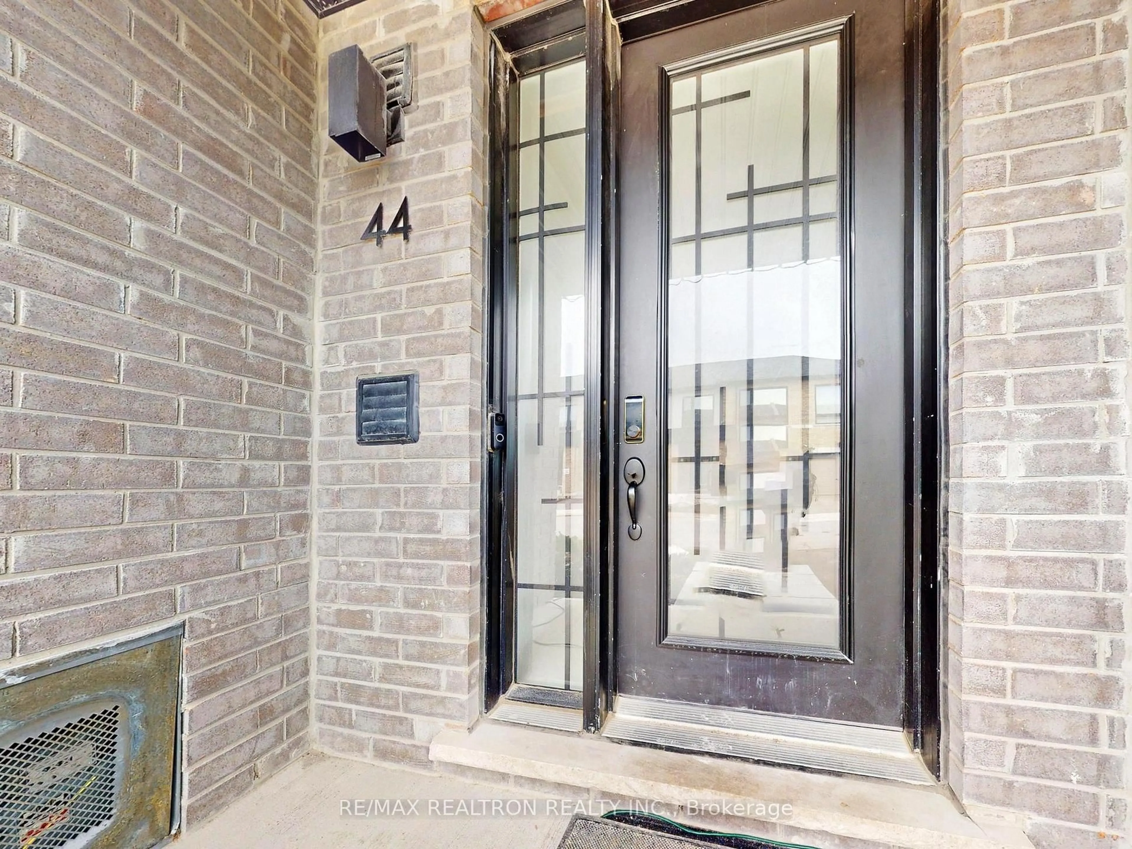 Indoor entryway for 44 Klein Way, Whitby Ontario L1R 0S6