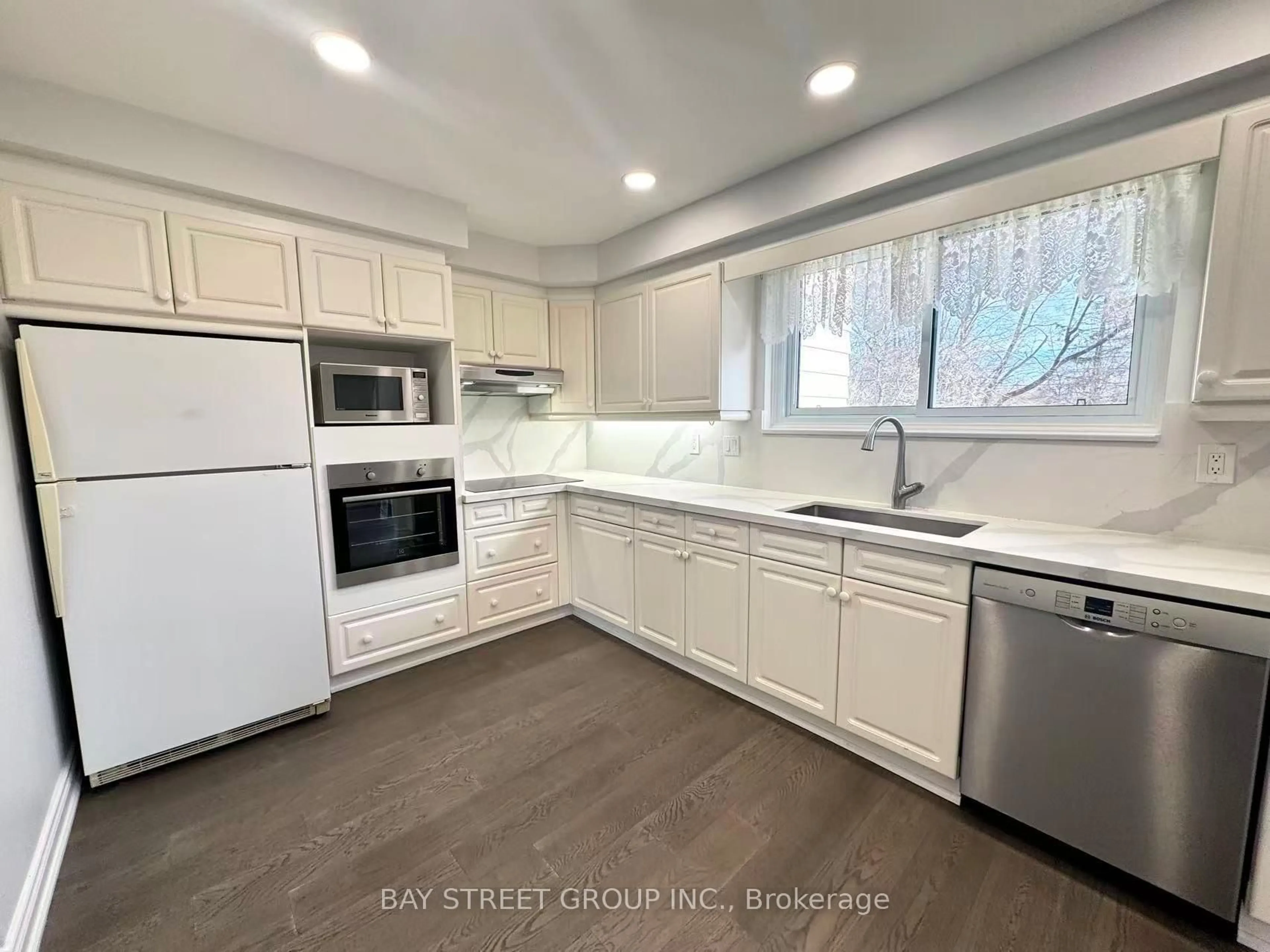 Open concept kitchen, unknown for 55 Taylor Rd, Ajax Ontario L1S 2X5