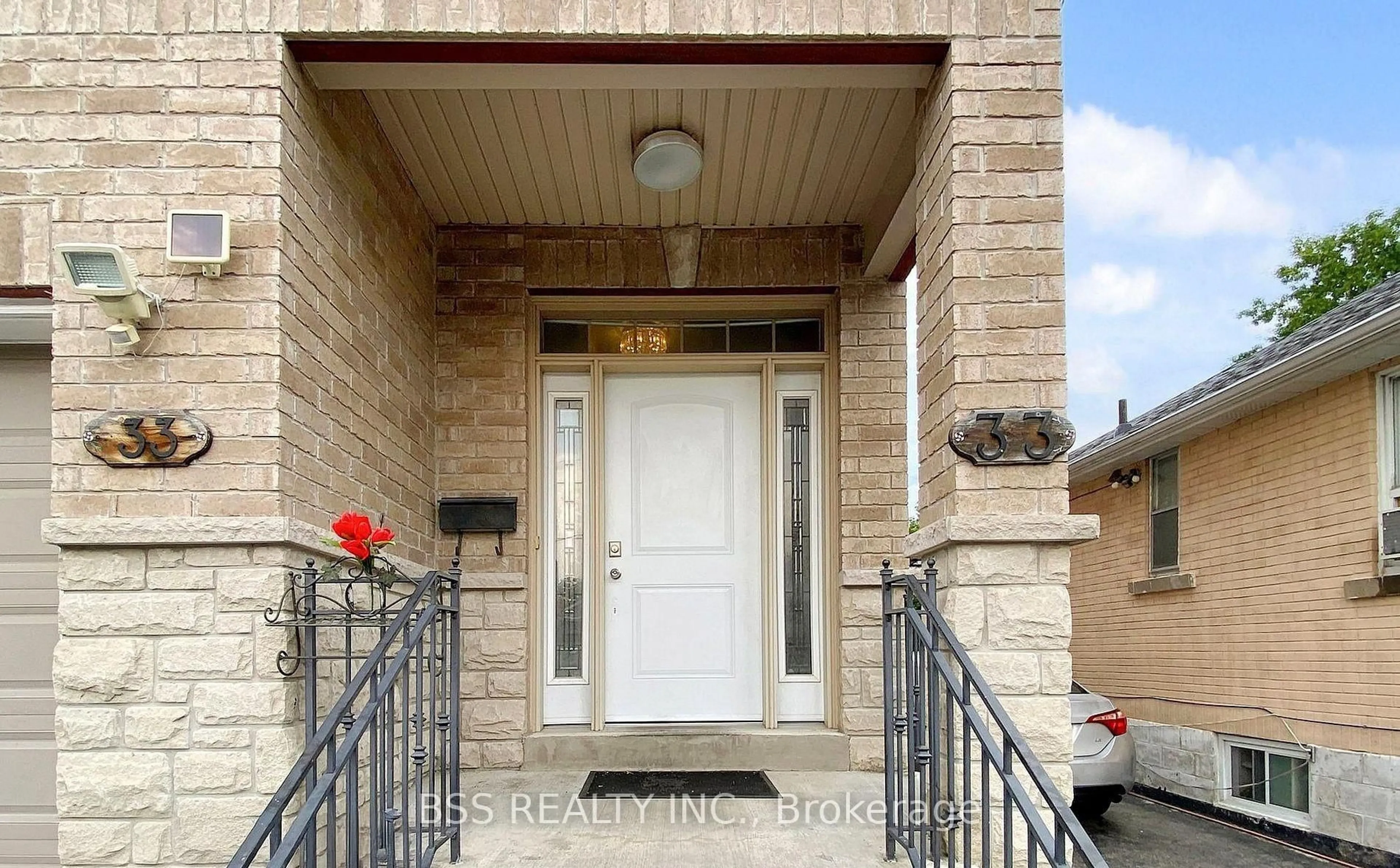 Indoor entryway for 33 Wanstead Ave, Toronto Ontario M1L 3L3