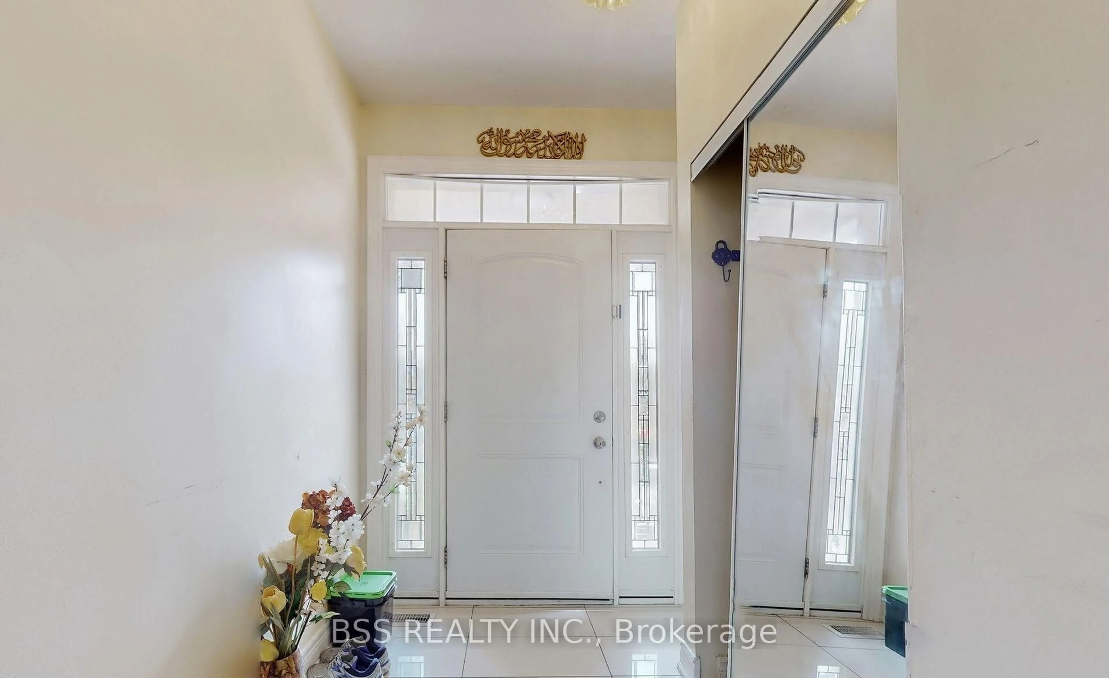 Indoor entryway for 33 Wanstead Ave, Toronto Ontario M1L 3L3