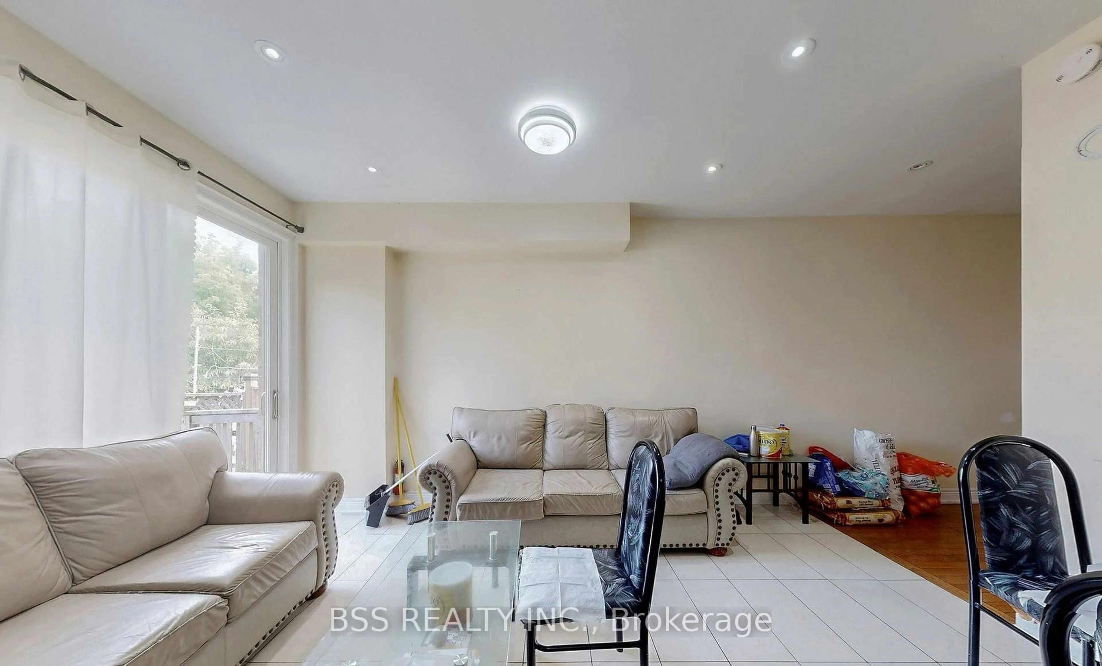 Living room with furniture, unknown for 33 Wanstead Ave, Toronto Ontario M1L 3L3