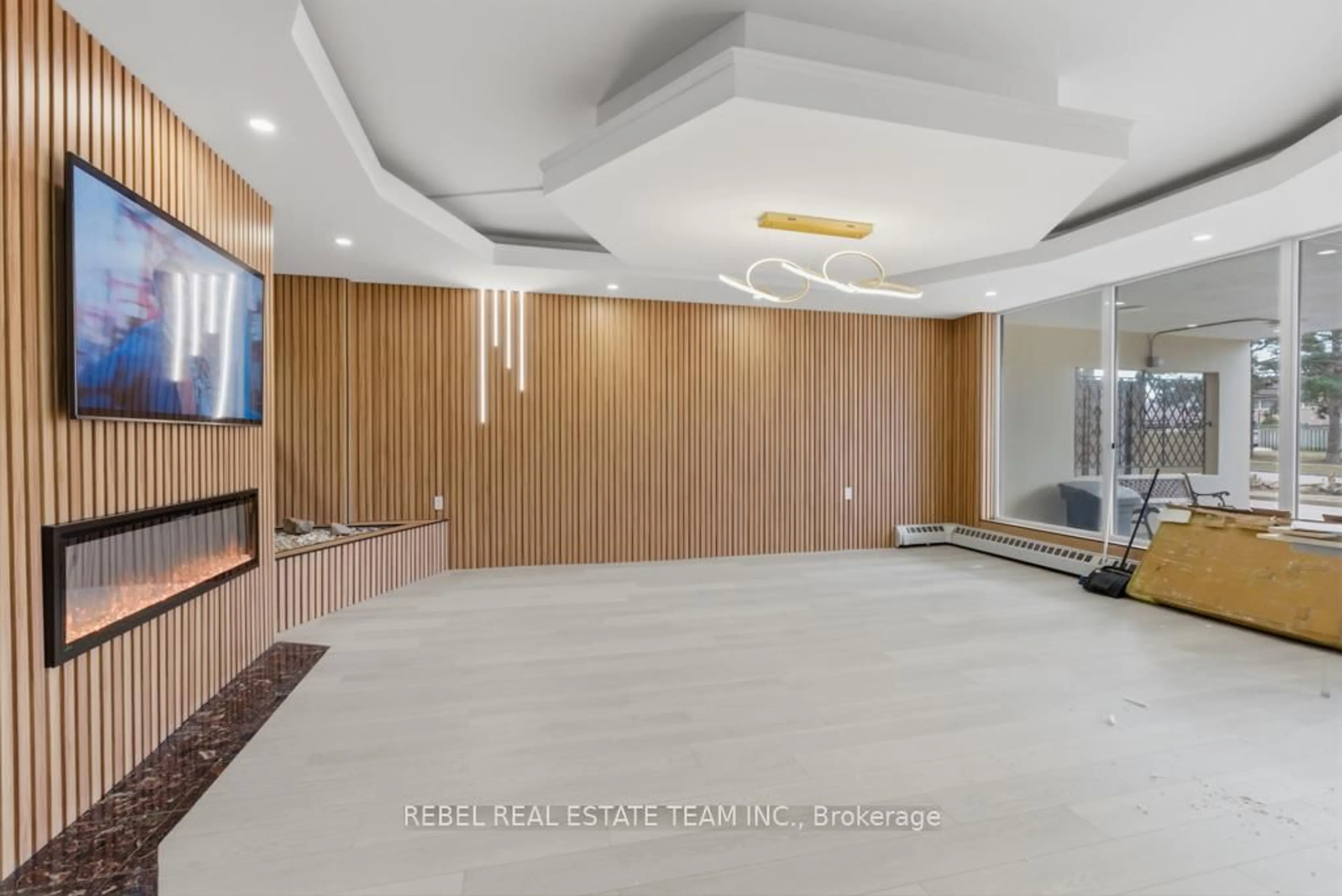 Indoor foyer for 1210 Radom St #705, Pickering Ontario L1W 2Z3