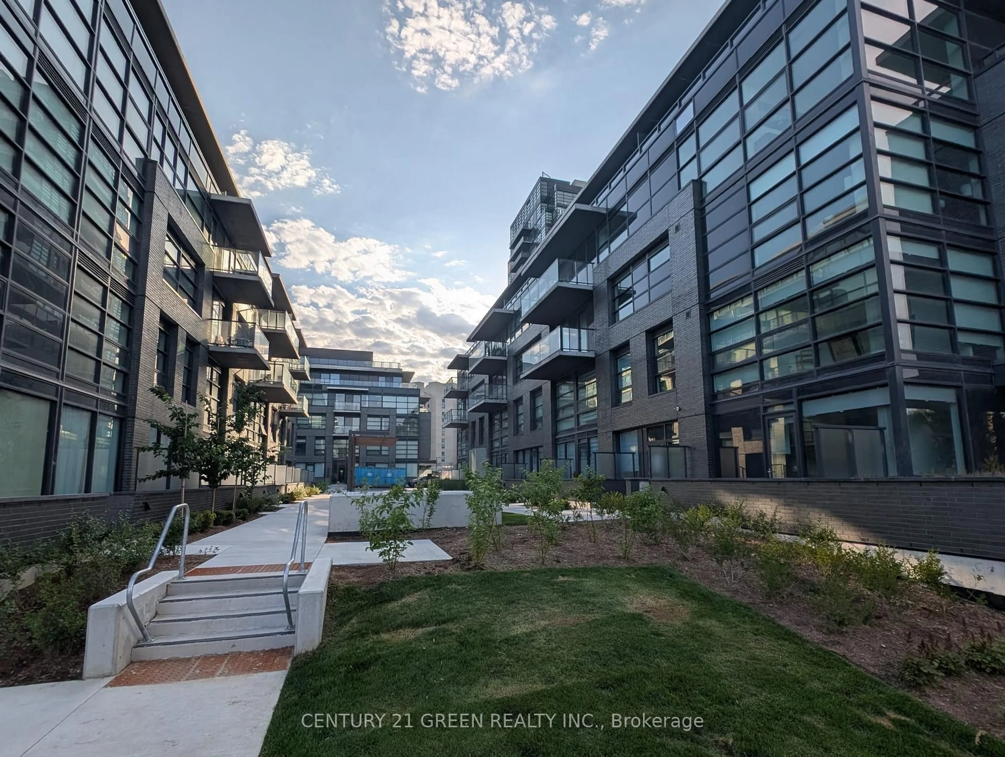 A pic from outside/outdoor area/front of a property/back of a property/a pic from drone, unknown for 1612 Charles St #323C, Whitby Ontario L1N 0P3