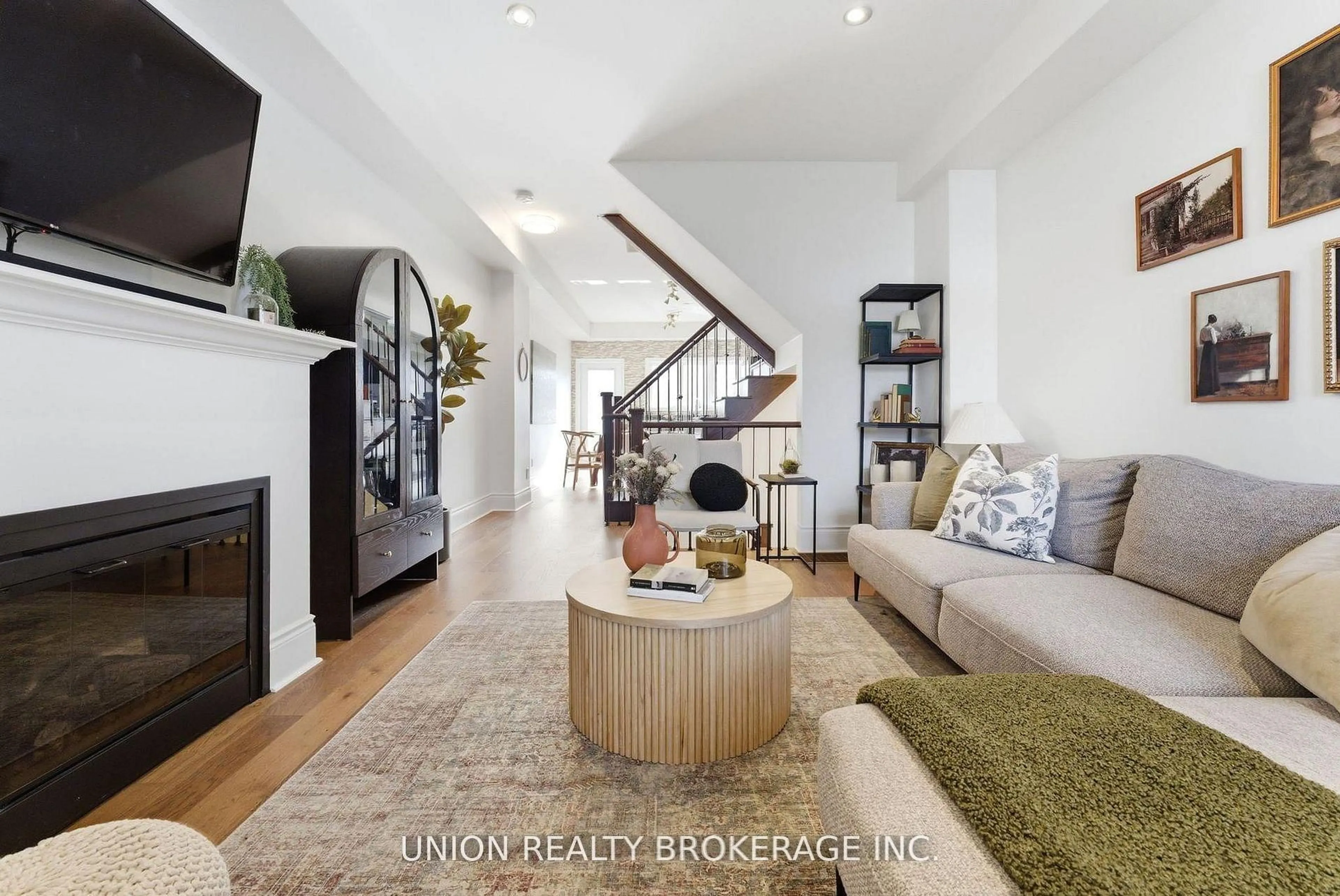 Living room with furniture, unknown for 293 Kingston Rd, Toronto Ontario M4L 1T6