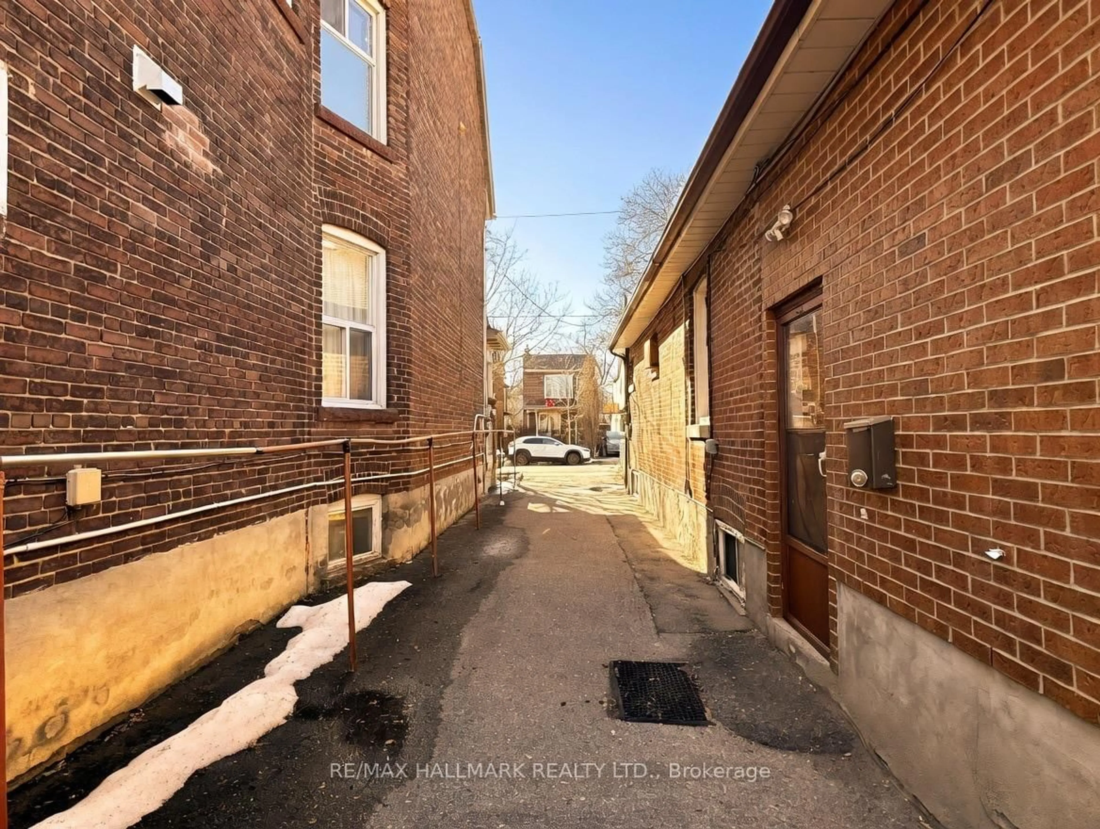 Unknown for 51 Alton Ave, Toronto Ontario M4L 2M3