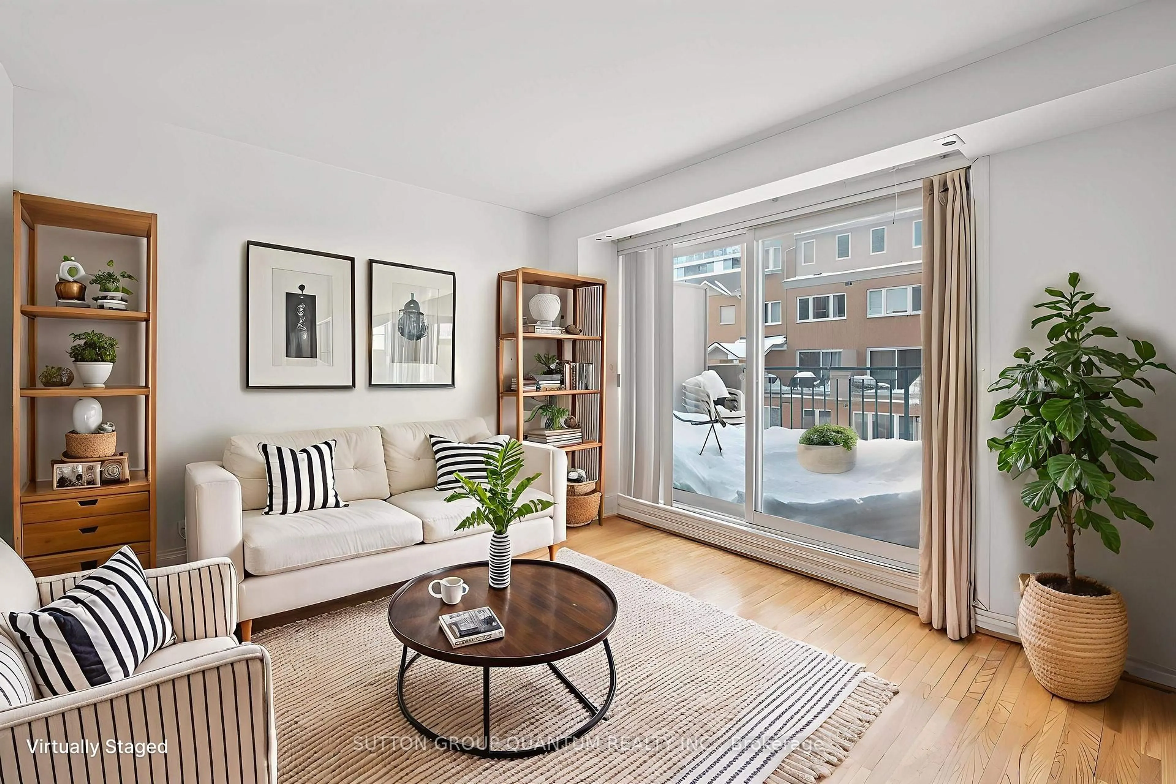 Living room with furniture, unknown for 119 Omni Dr, Toronto Ontario M1P 5A6