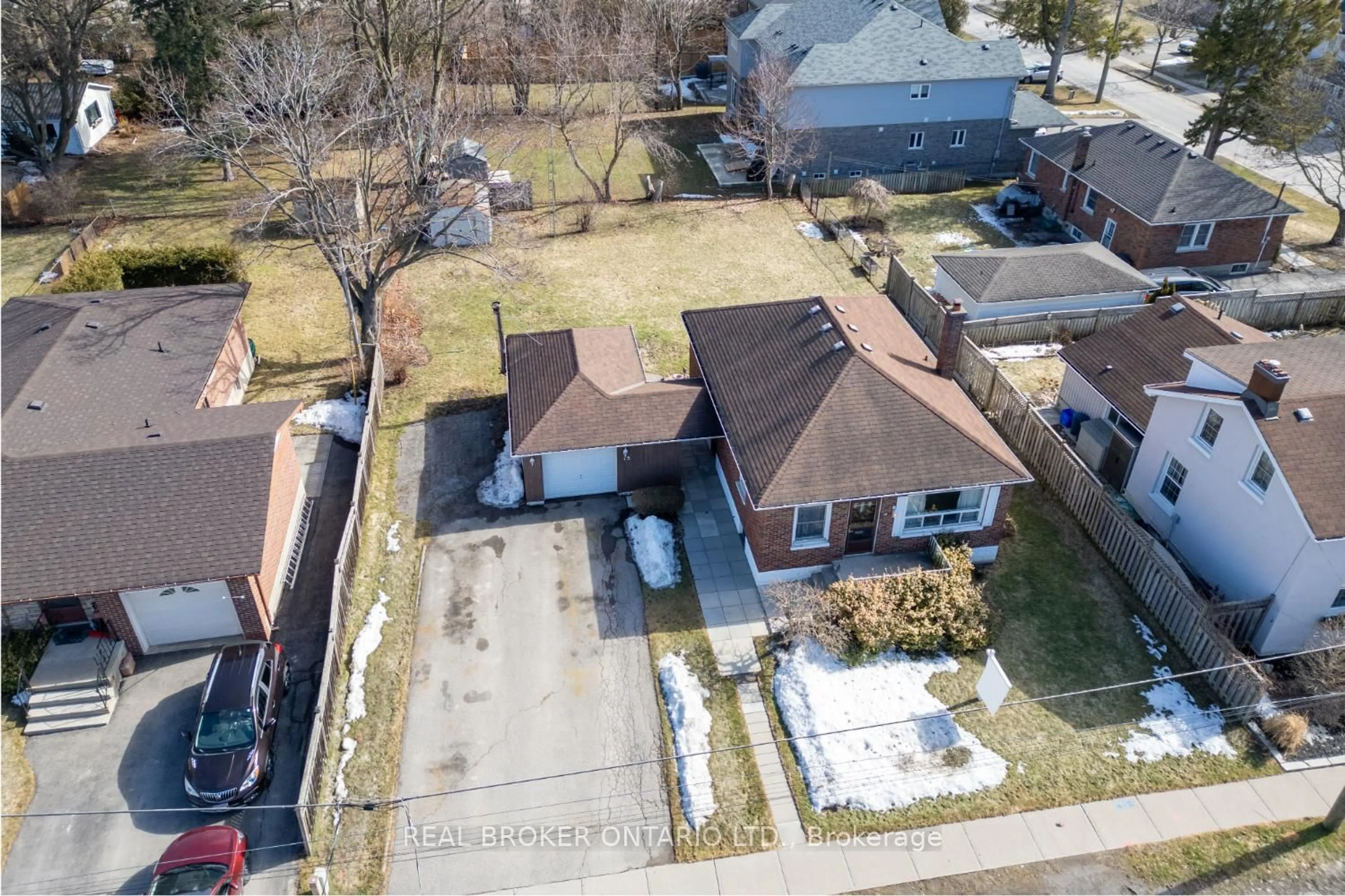 A pic from outside/outdoor area/front of a property/back of a property/a pic from drone, street for 15 Durham St, Clarington Ontario L1C 1H7