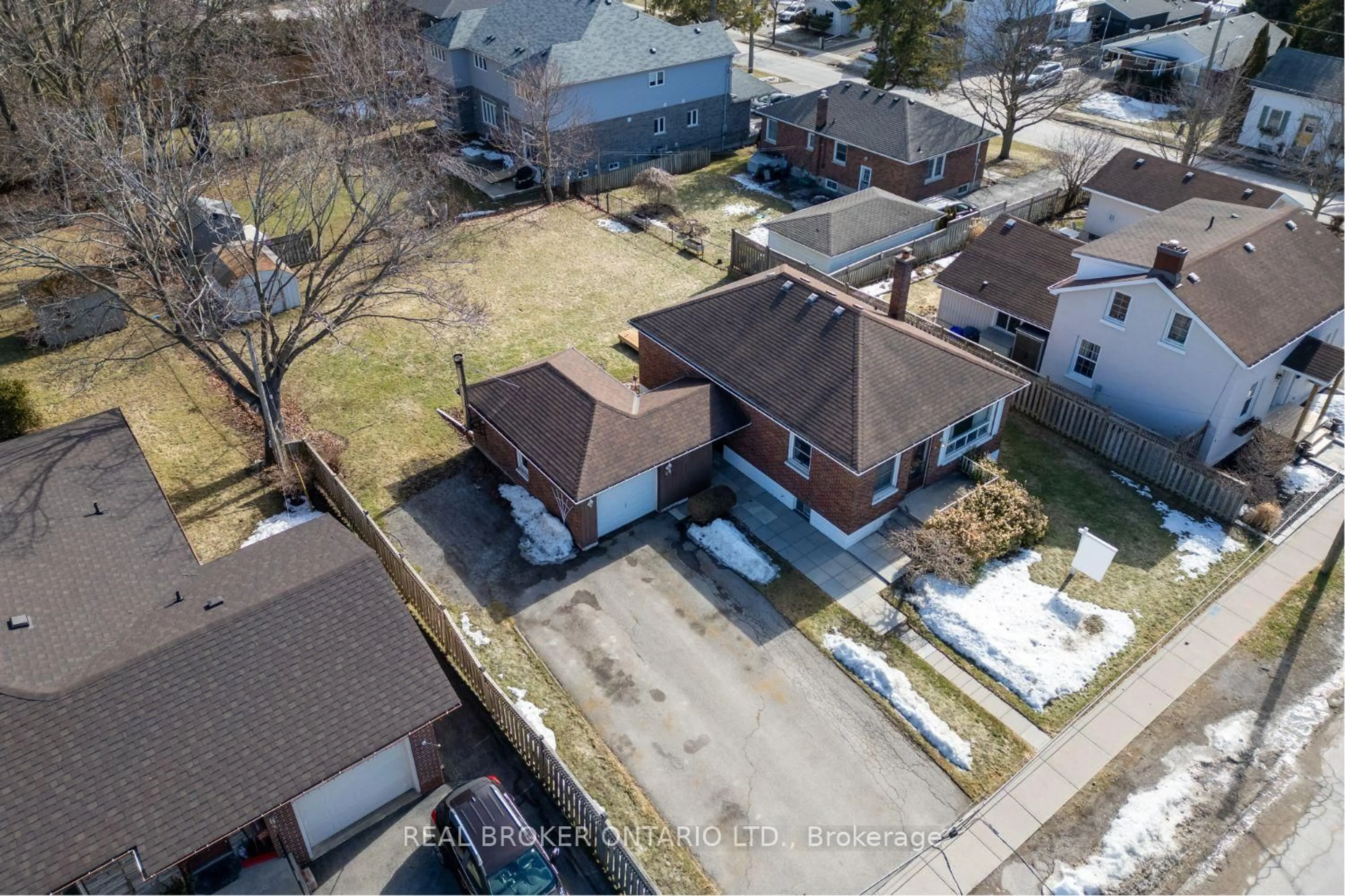 A pic from outside/outdoor area/front of a property/back of a property/a pic from drone, street for 15 Durham St, Clarington Ontario L1C 1H7