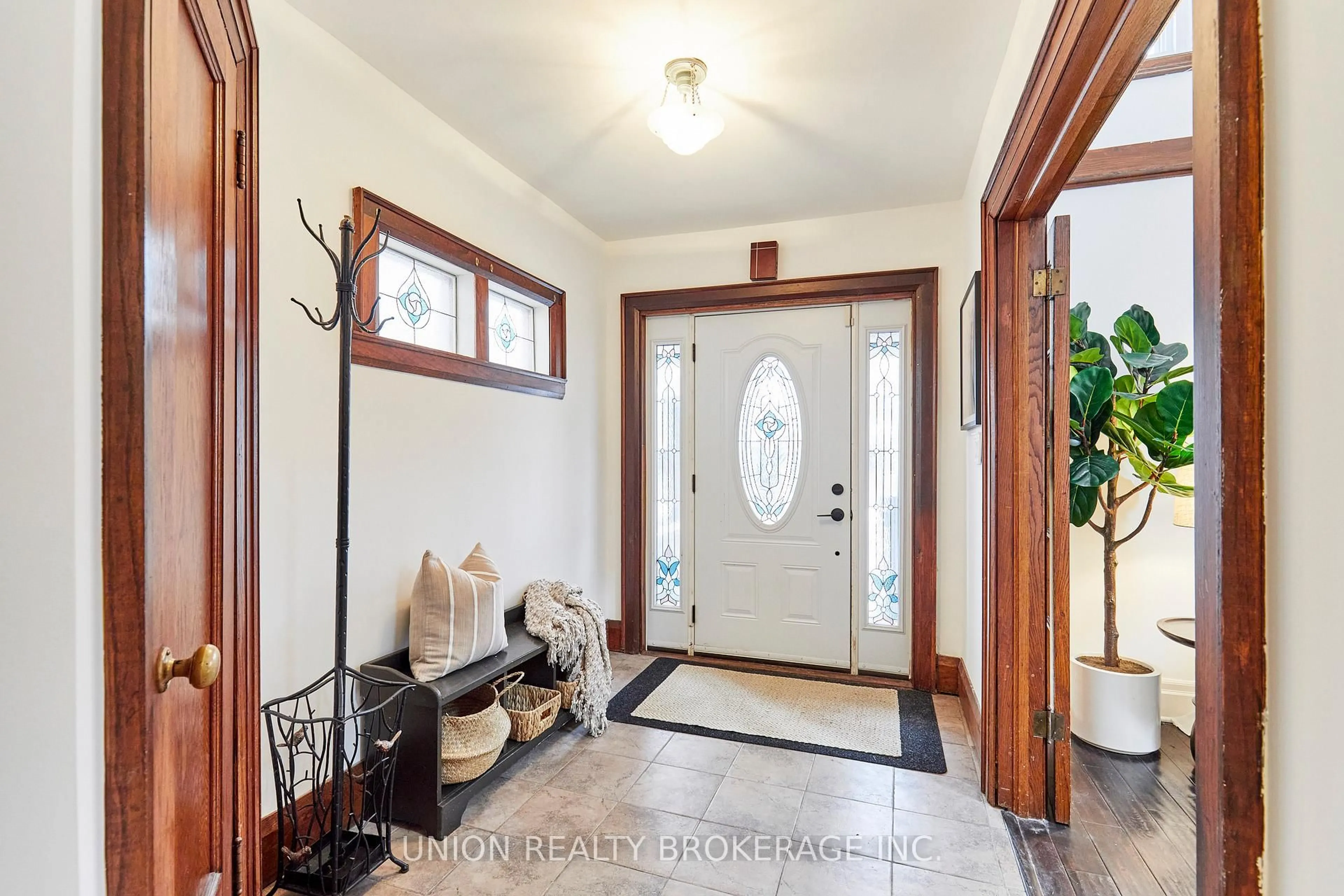 Indoor entryway for 21 Southwood Dr, Toronto Ontario M4E 2T7