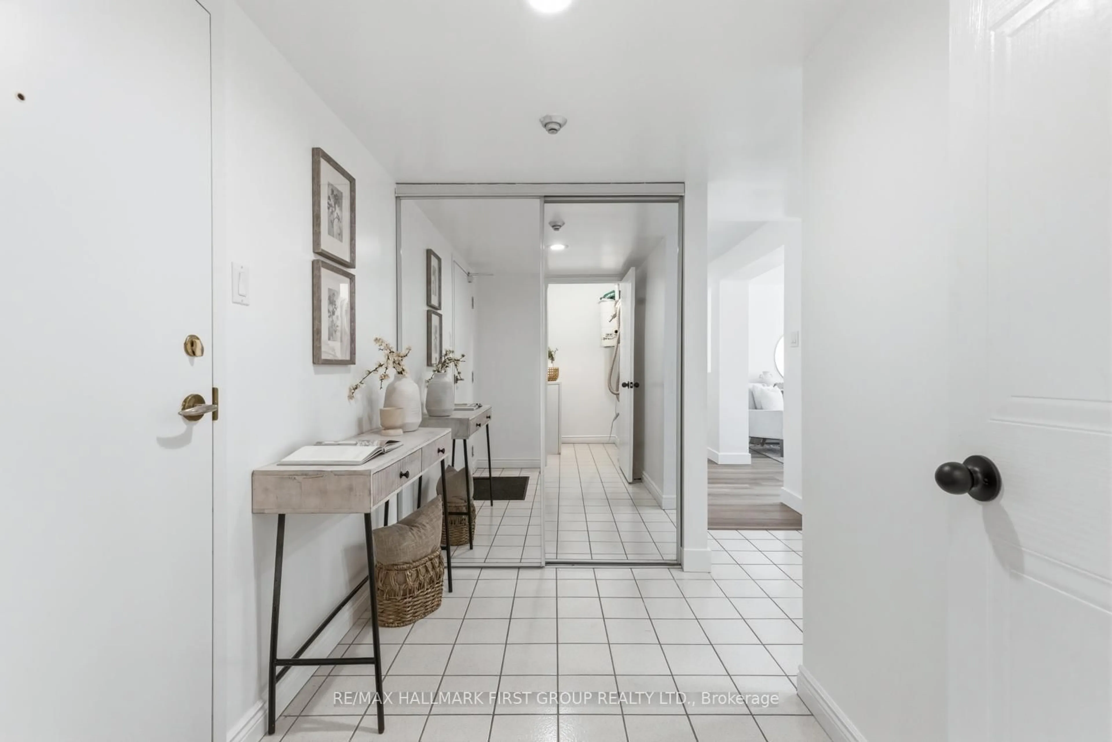 Indoor entryway for 1091 Kingston Rd #722, Toronto Ontario M1N 4E5