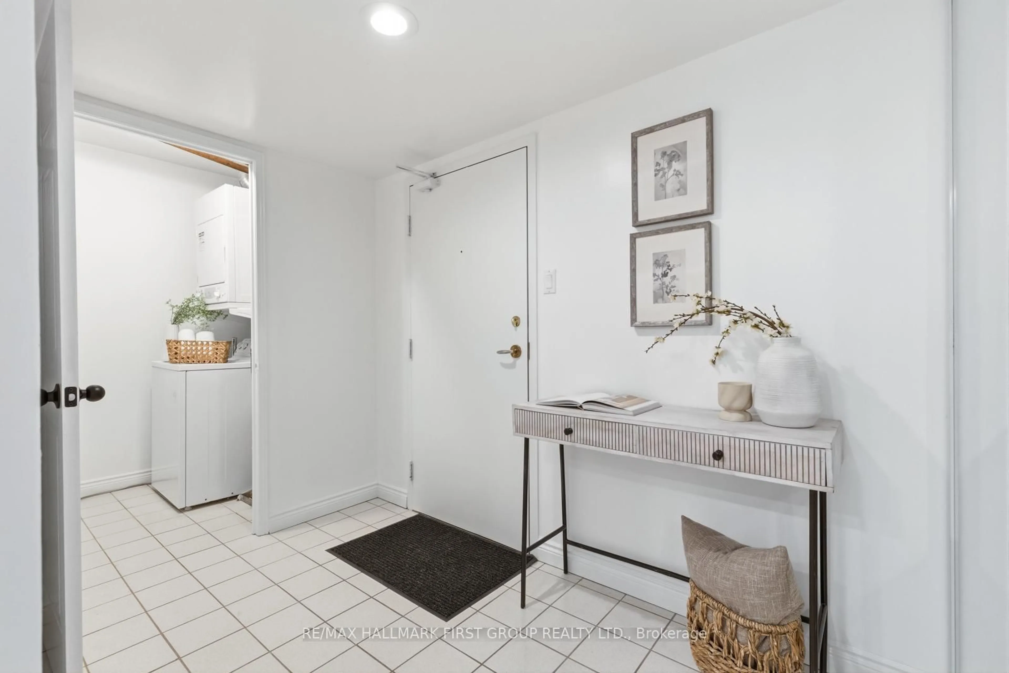 Indoor entryway for 1091 Kingston Rd #722, Toronto Ontario M1N 4E5