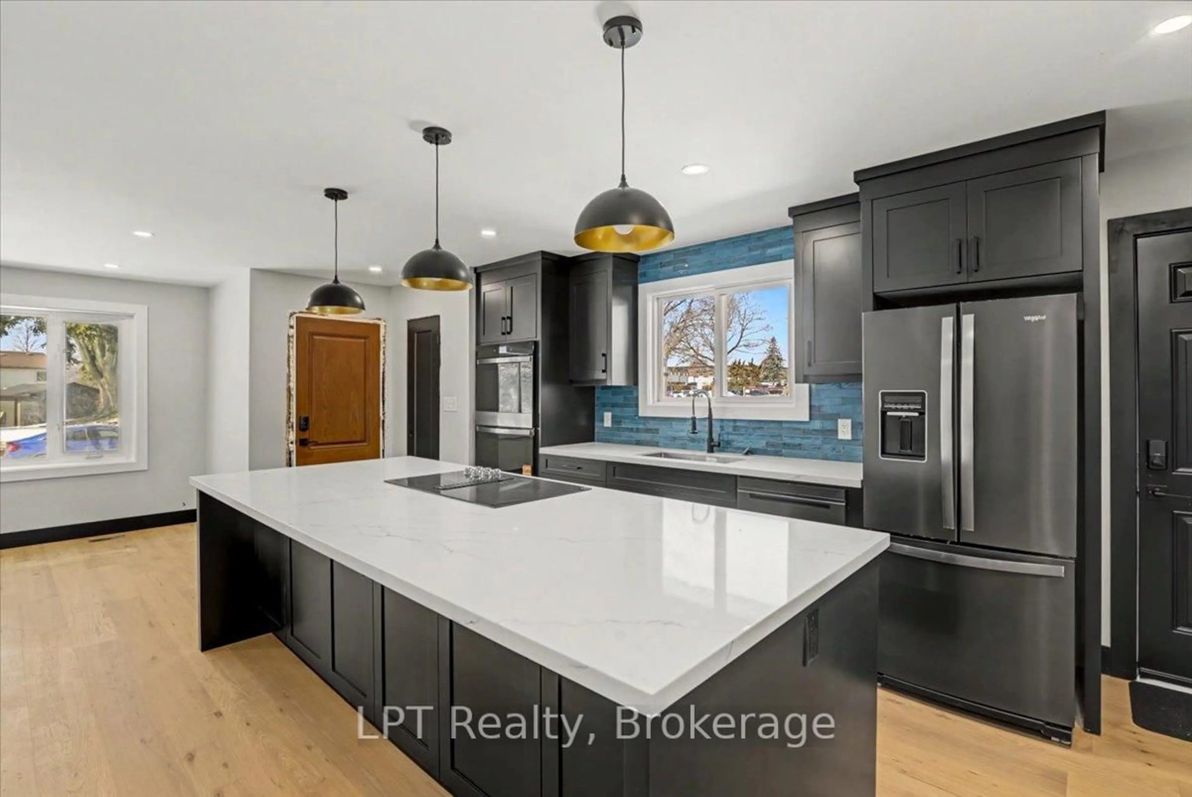 Open concept kitchen, unknown for 1281 Oxford St, Oshawa Ontario L1J 3W5