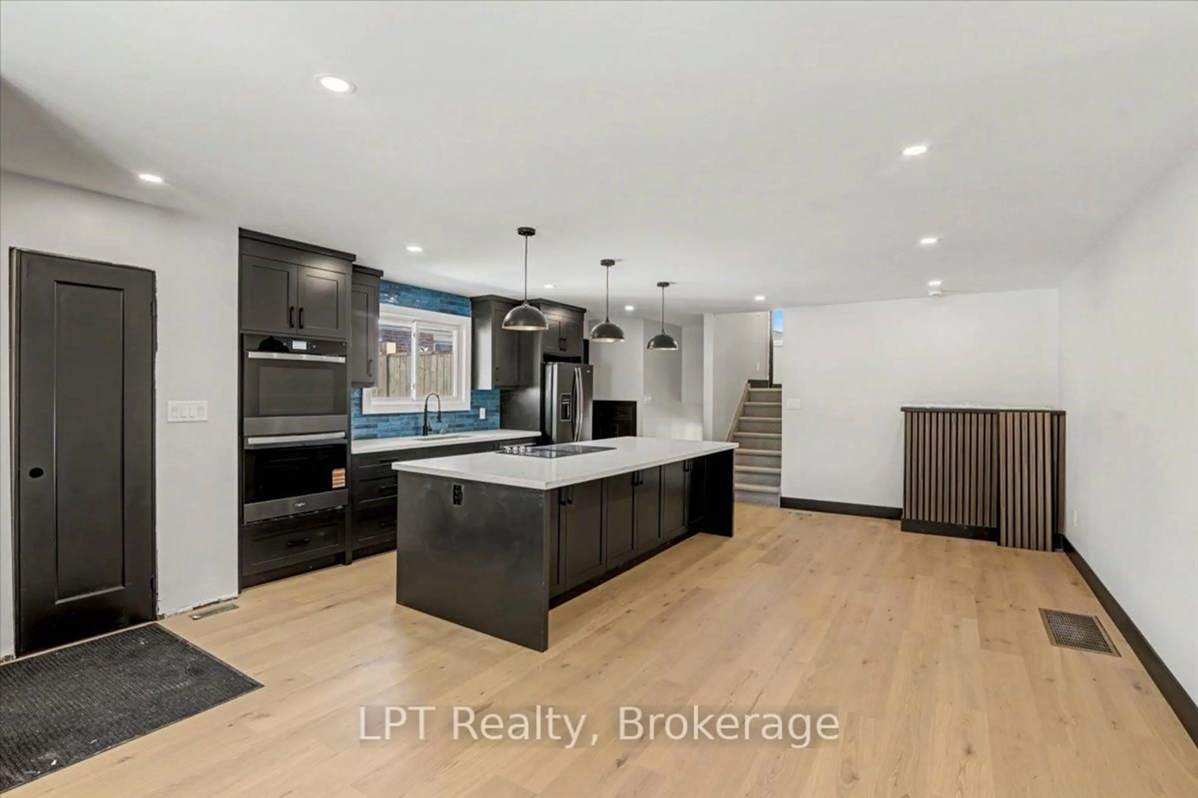 Open concept kitchen, unknown for 1281 Oxford St, Oshawa Ontario L1J 3W5