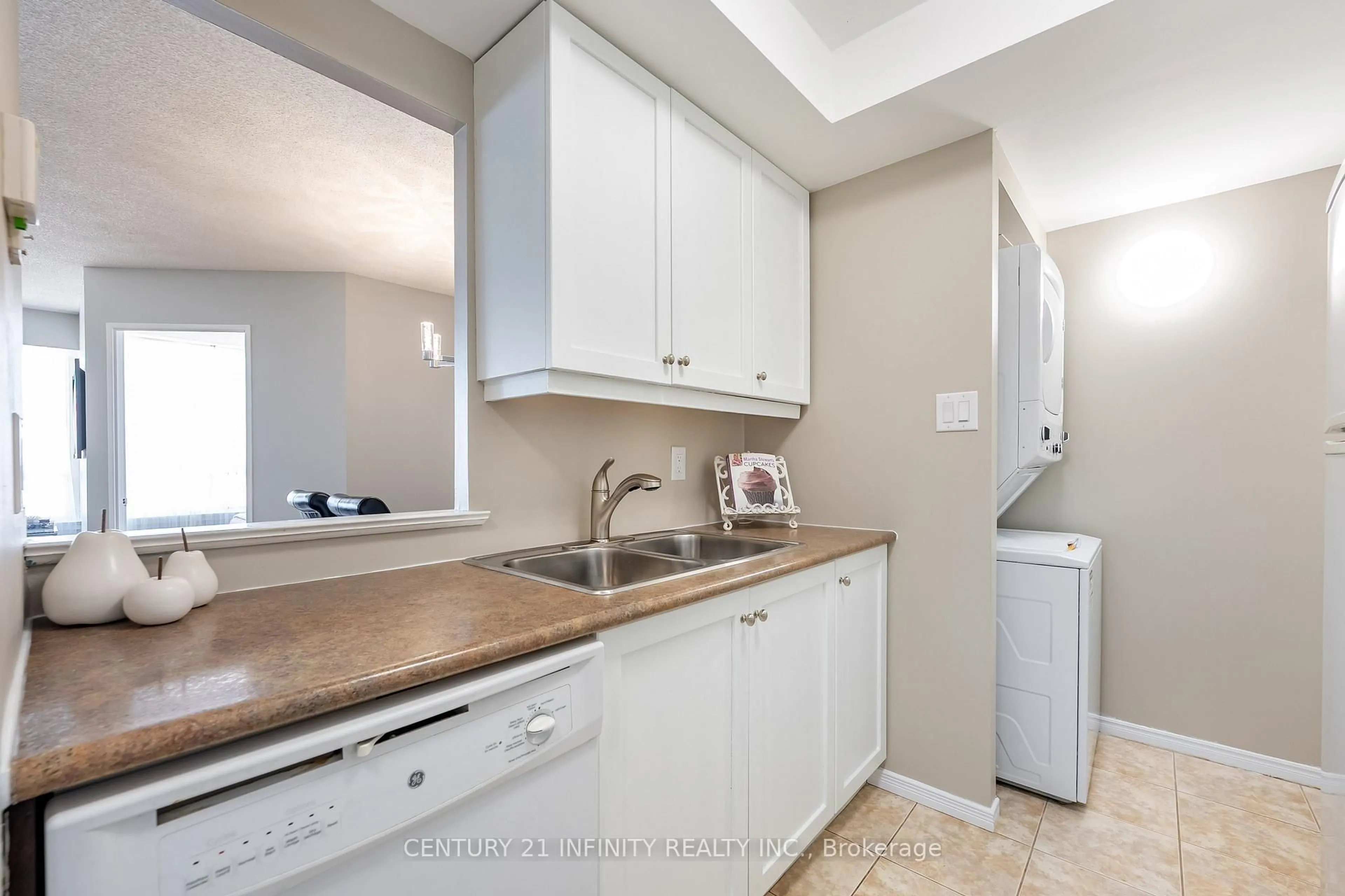 Standard kitchen, ceramic/tile floor for 5 Greystone Walk Dr #1206, Toronto Ontario M1K 5J5