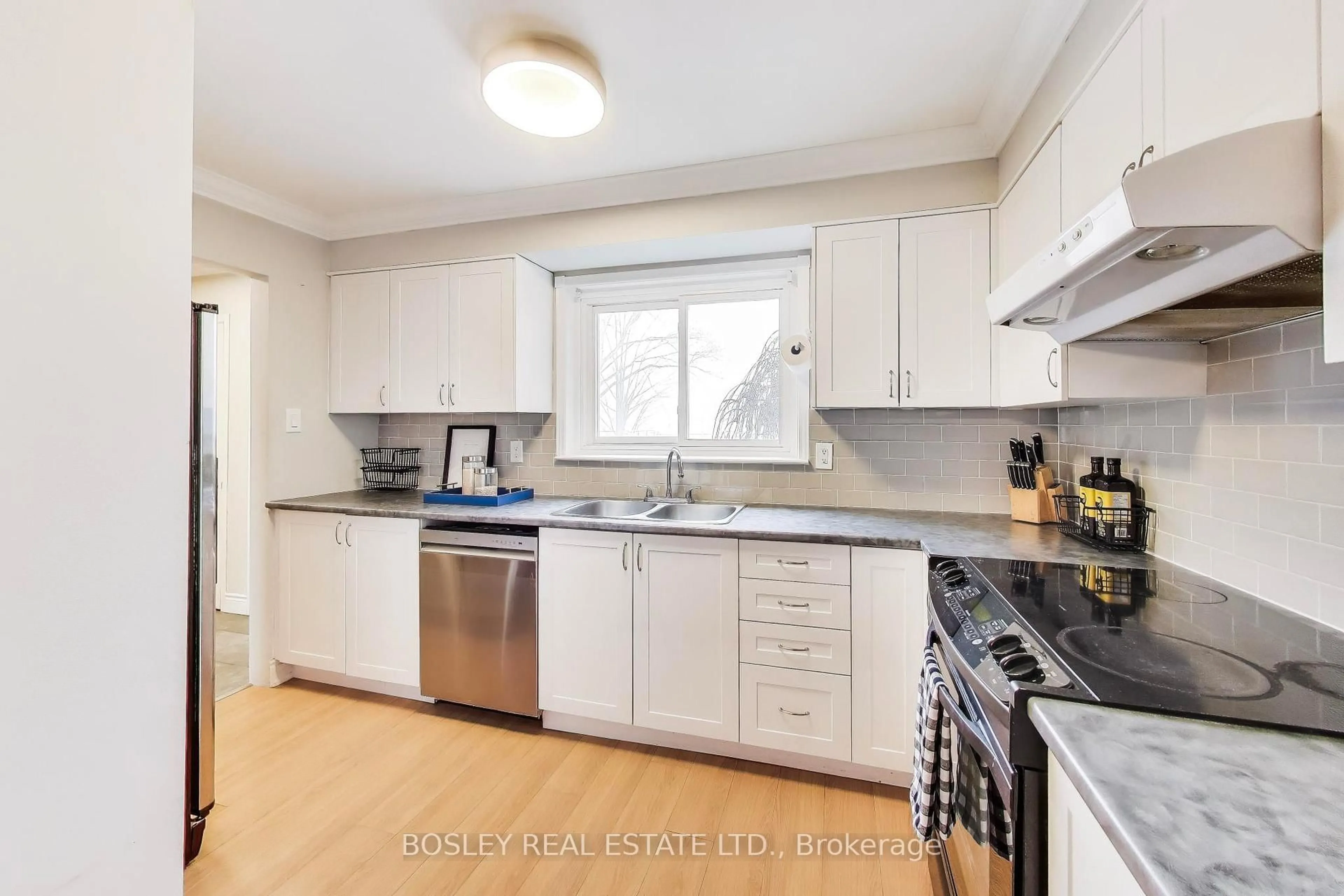 Standard kitchen, unknown for 1235 Radom St #72, Pickering Ontario L1W 1J3