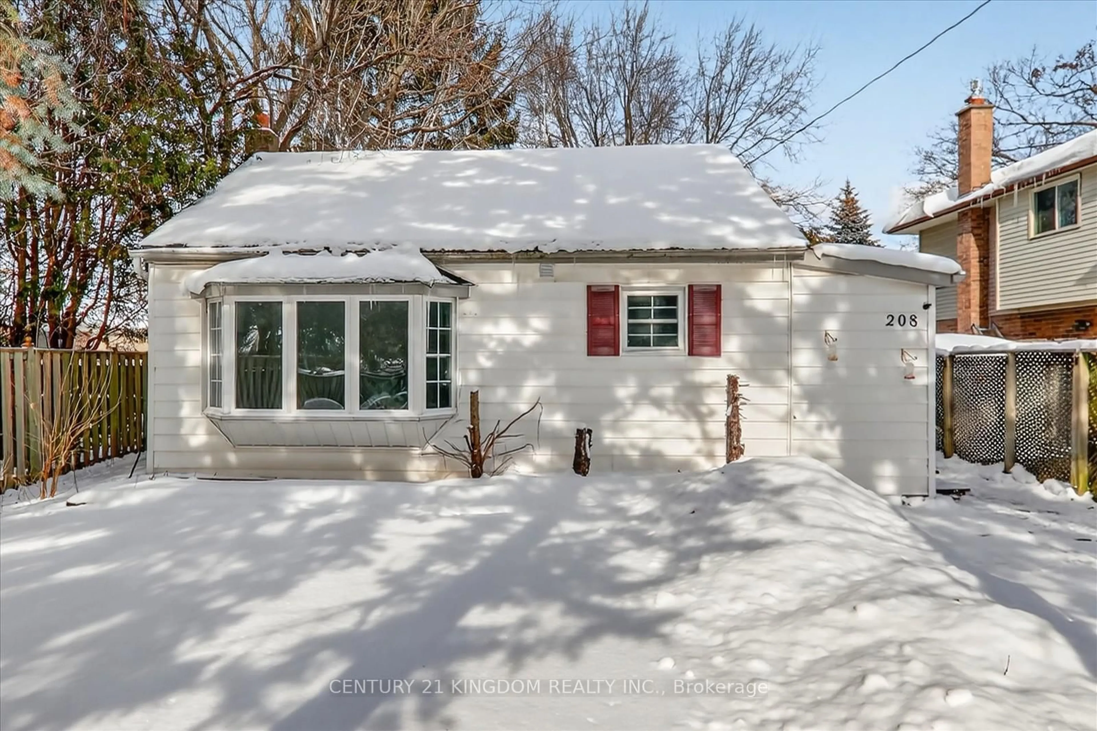 Unknown for 208 Palmerston Ave, Whitby Ontario L1N 3E7