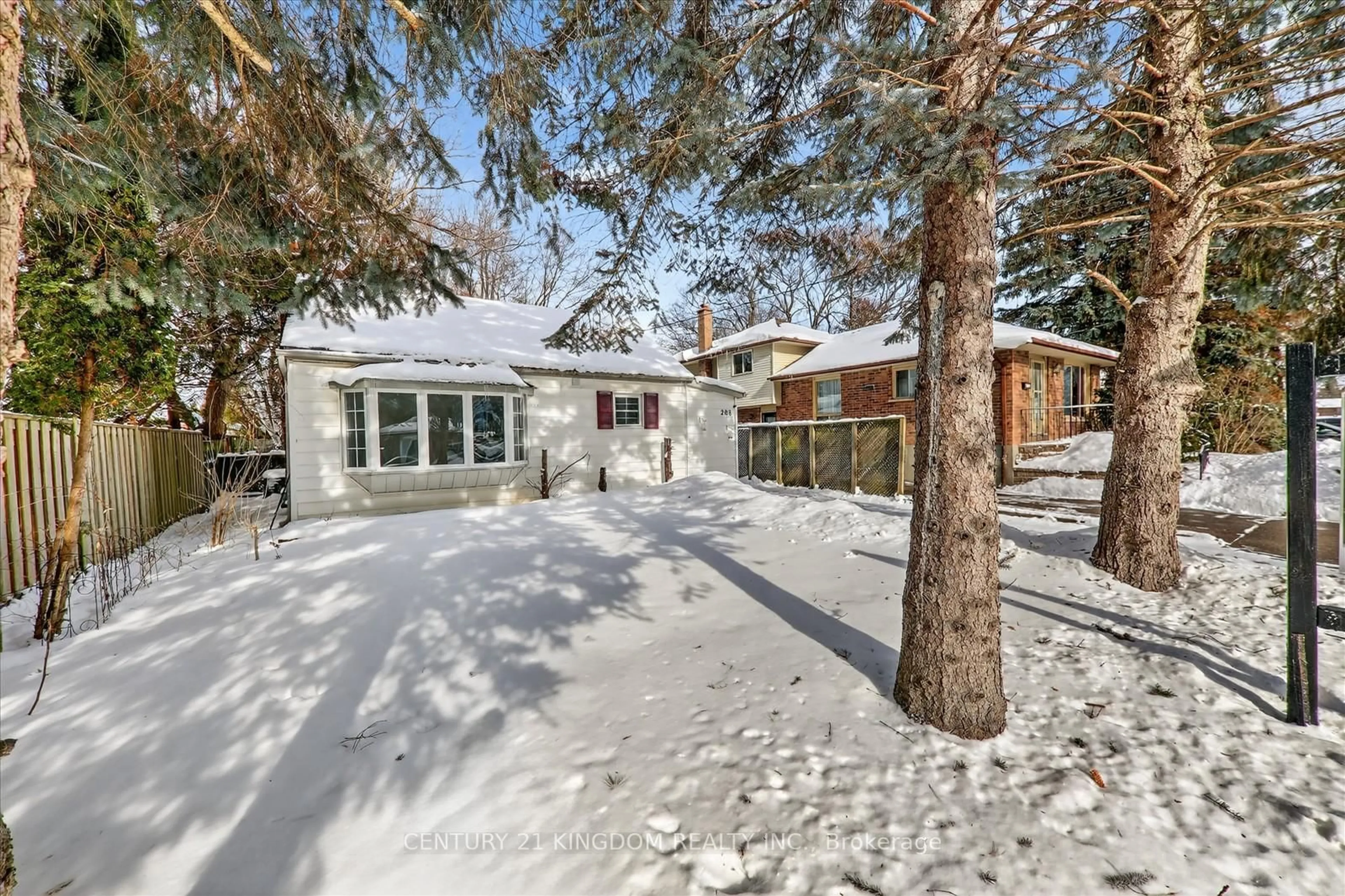 Unknown for 208 Palmerston Ave, Whitby Ontario L1N 3E7