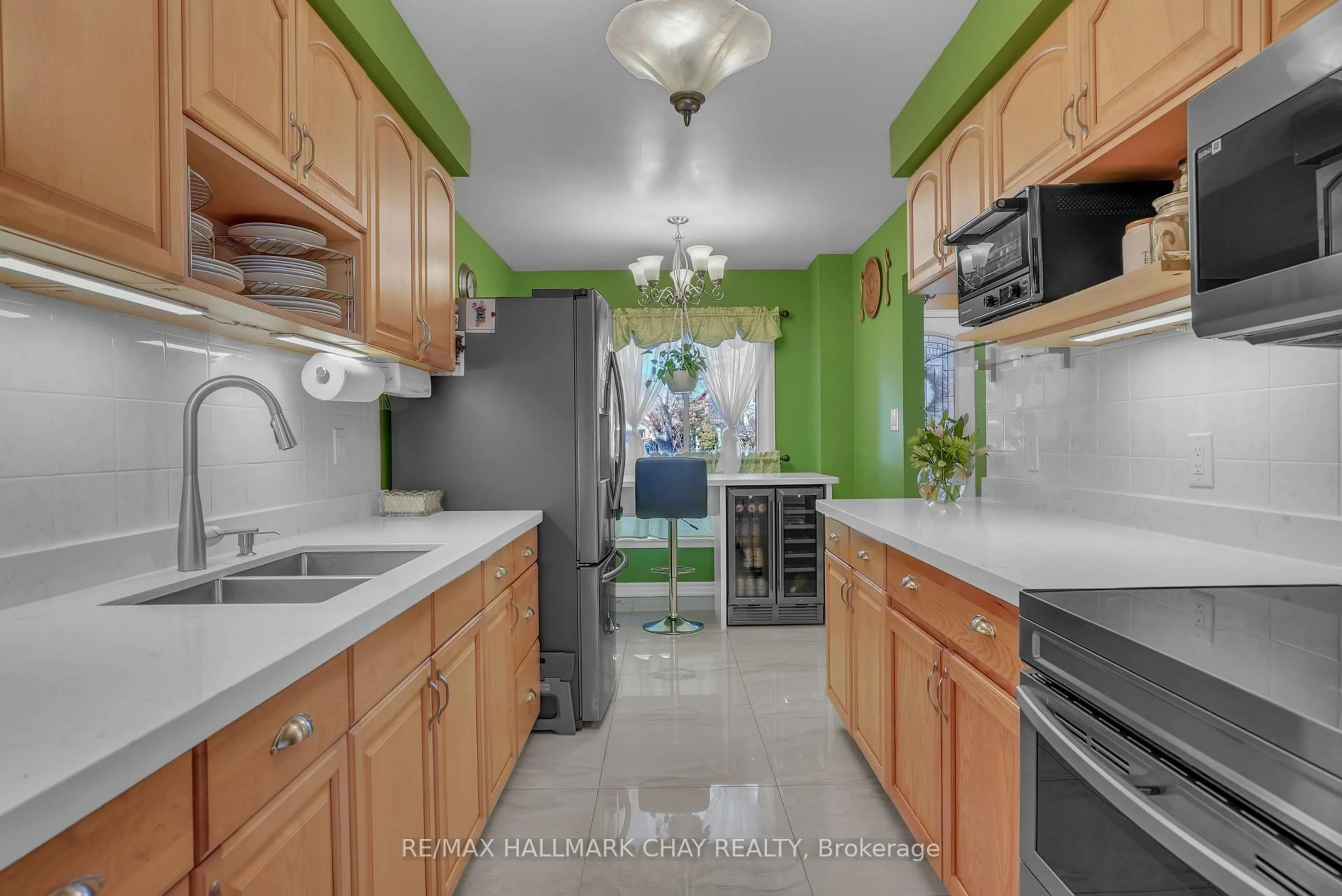 Standard kitchen, ceramic/tile floor for 36 Purvis Cres, Toronto Ontario M1B 1H9