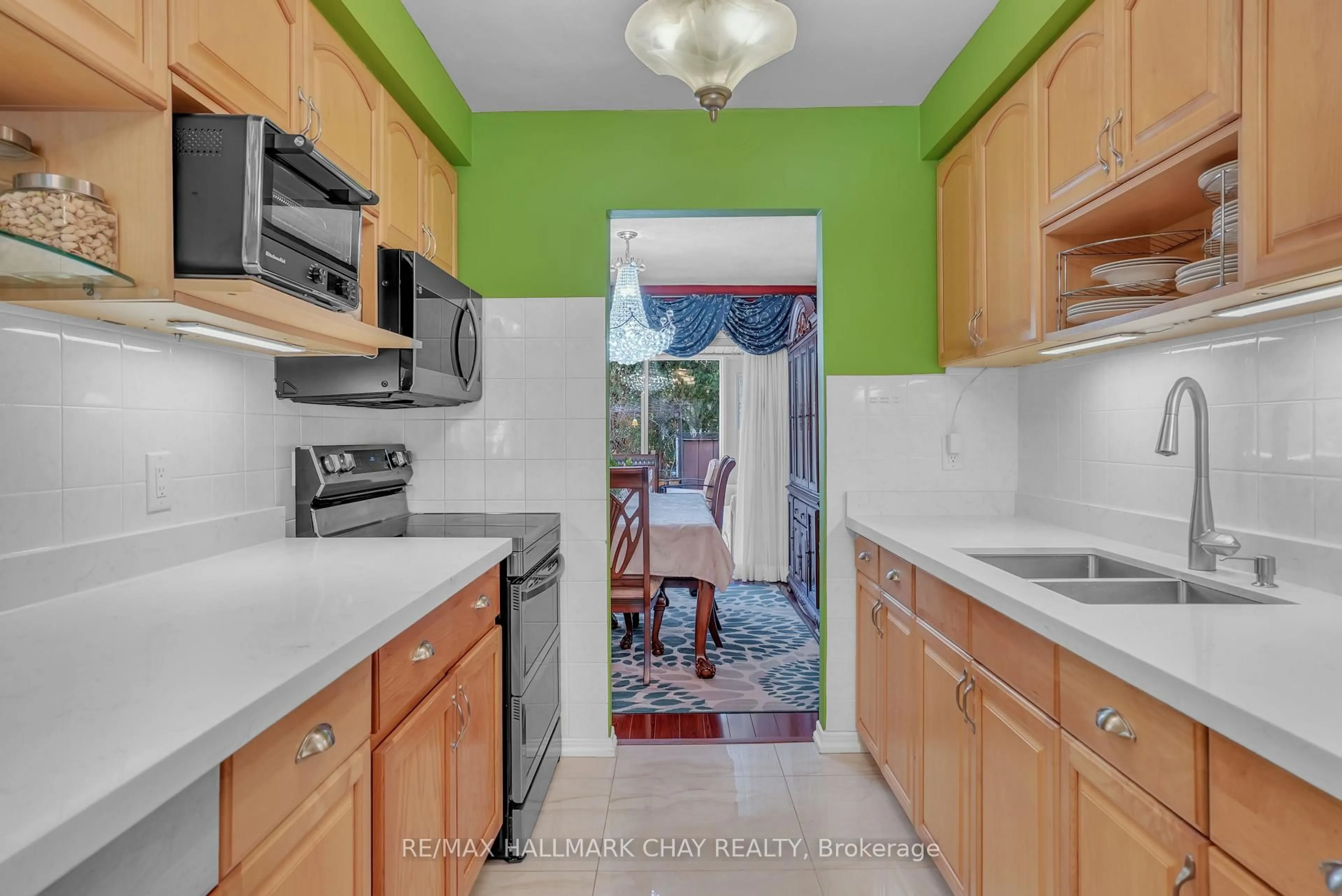 Standard kitchen, ceramic/tile floor for 36 Purvis Cres, Toronto Ontario M1B 1H9