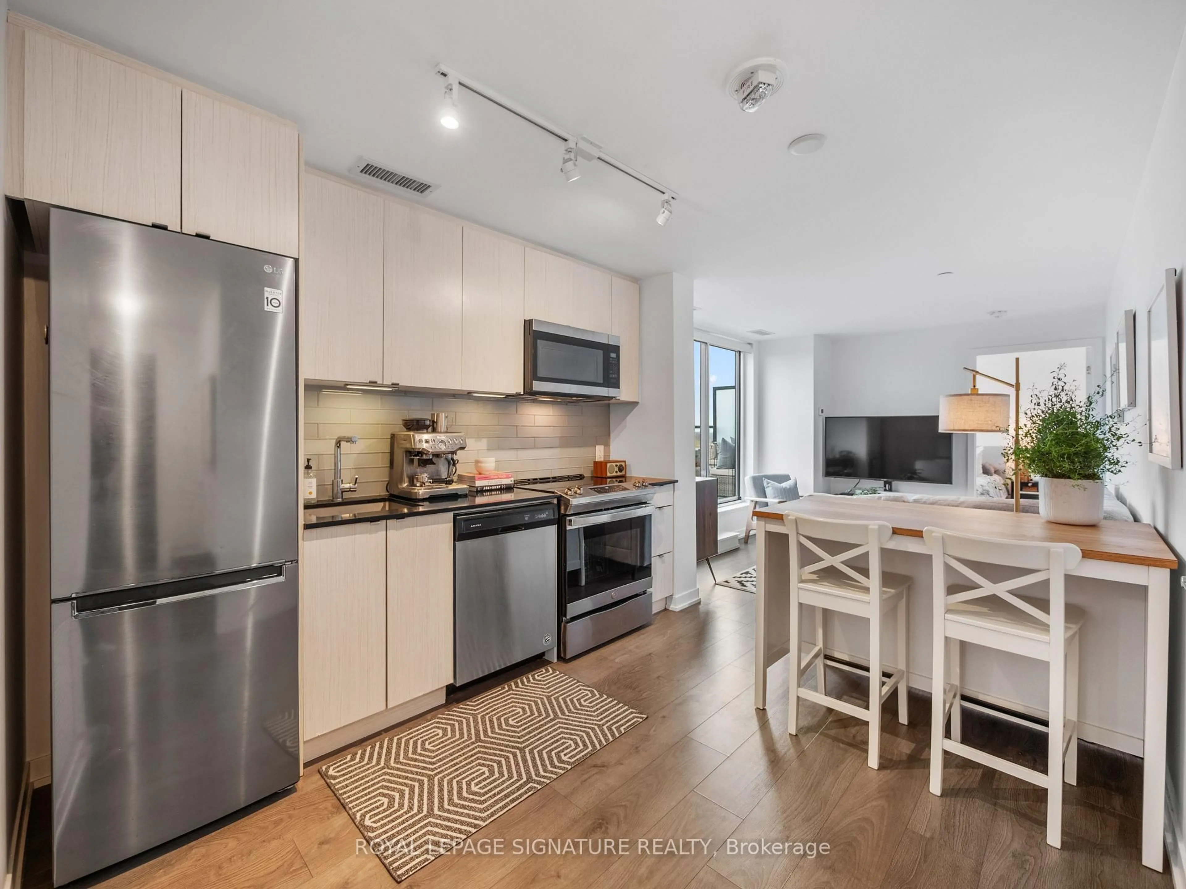 Open concept kitchen, unknown for 1401 O'Connor Dr #715, Toronto Ontario M4B 2V5