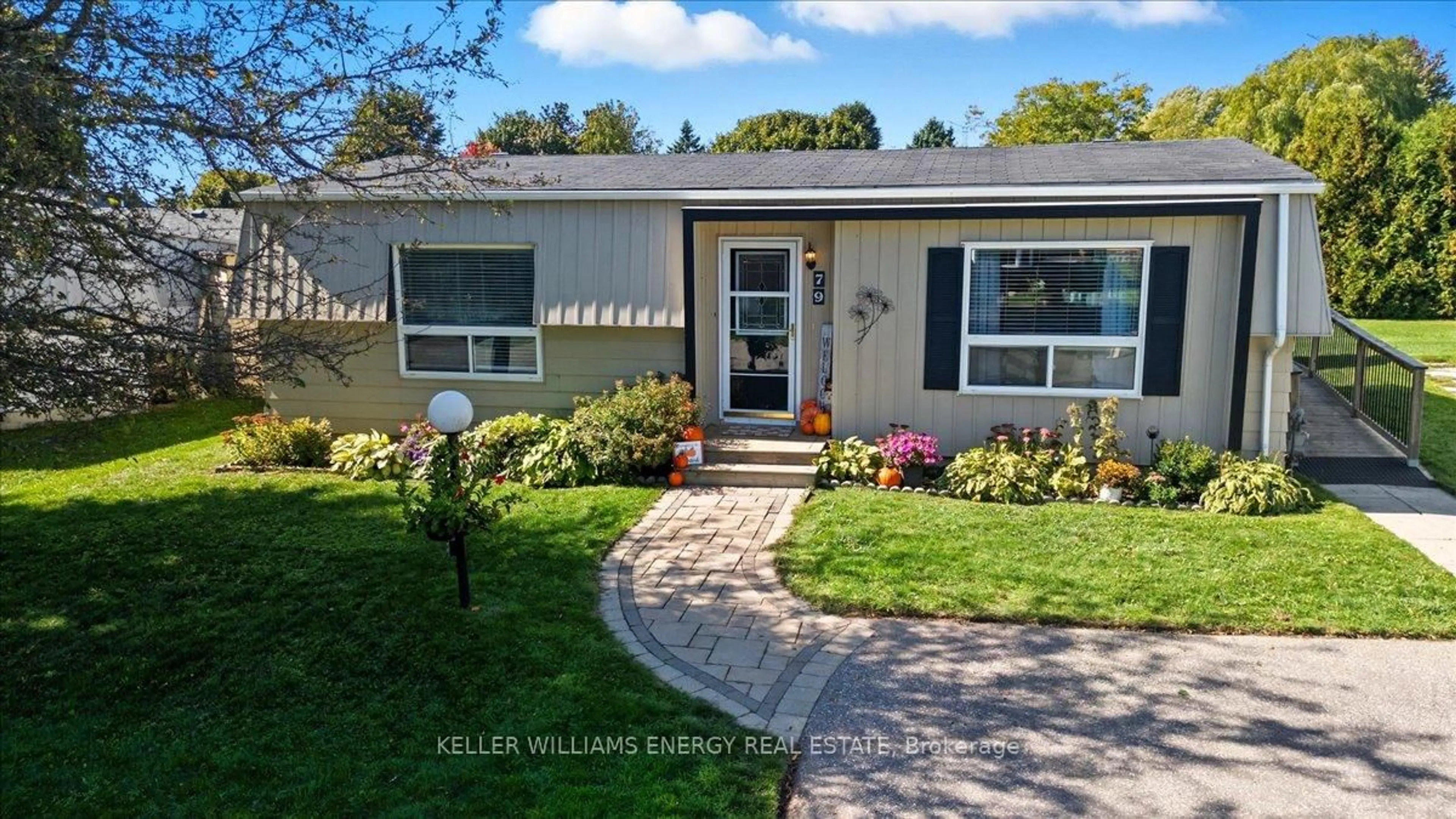 Home with vinyl exterior material, street for 79 Fairway Dr, Clarington Ontario L1B 1B1