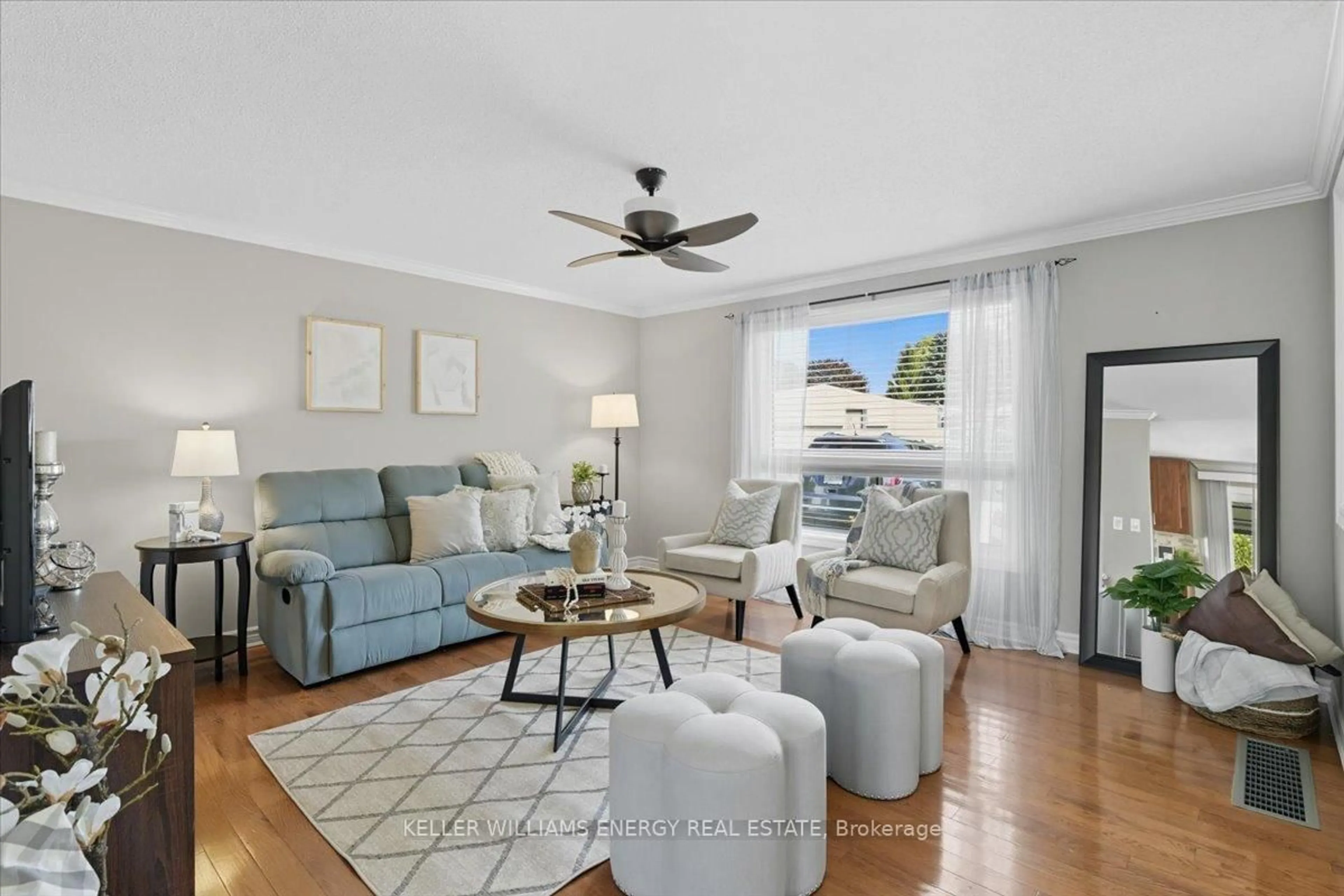 Living room with furniture, unknown for 79 Fairway Dr, Clarington Ontario L1B 1B1