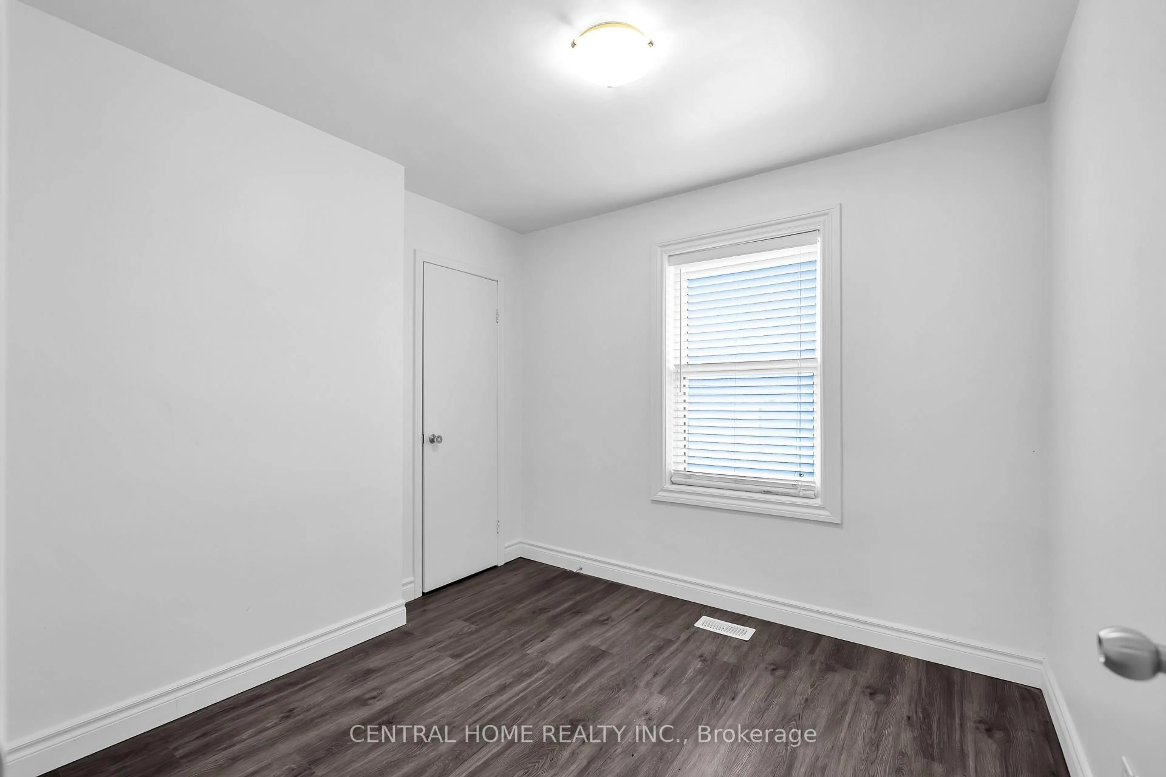 A pic of a room for 1118 Athol St, Whitby Ontario L1N 4A7