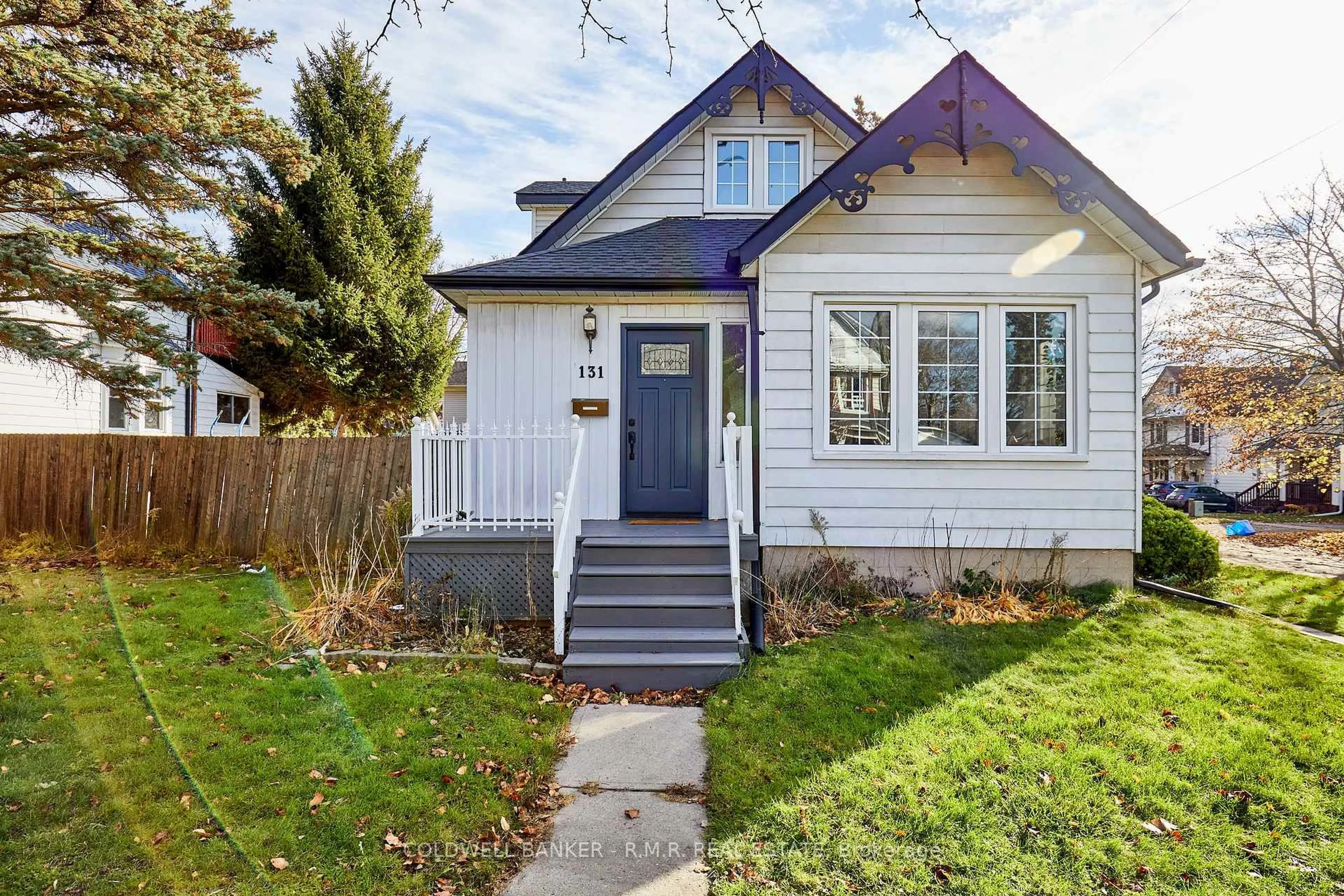 Home with vinyl exterior material, street for 131 Alma St, Oshawa Ontario L1G 2C1