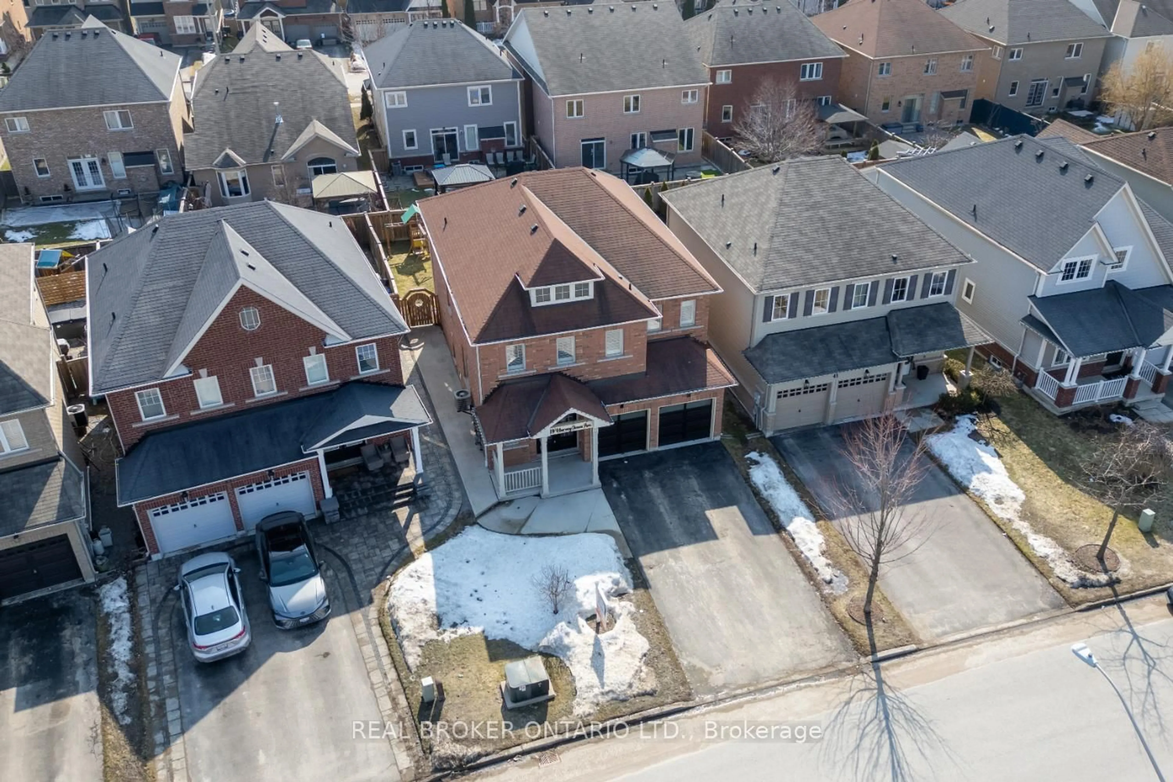 A pic from outside/outdoor area/front of a property/back of a property/a pic from drone, street for 39 Harvey Jones Ave, Clarington Ontario L1C 0L9