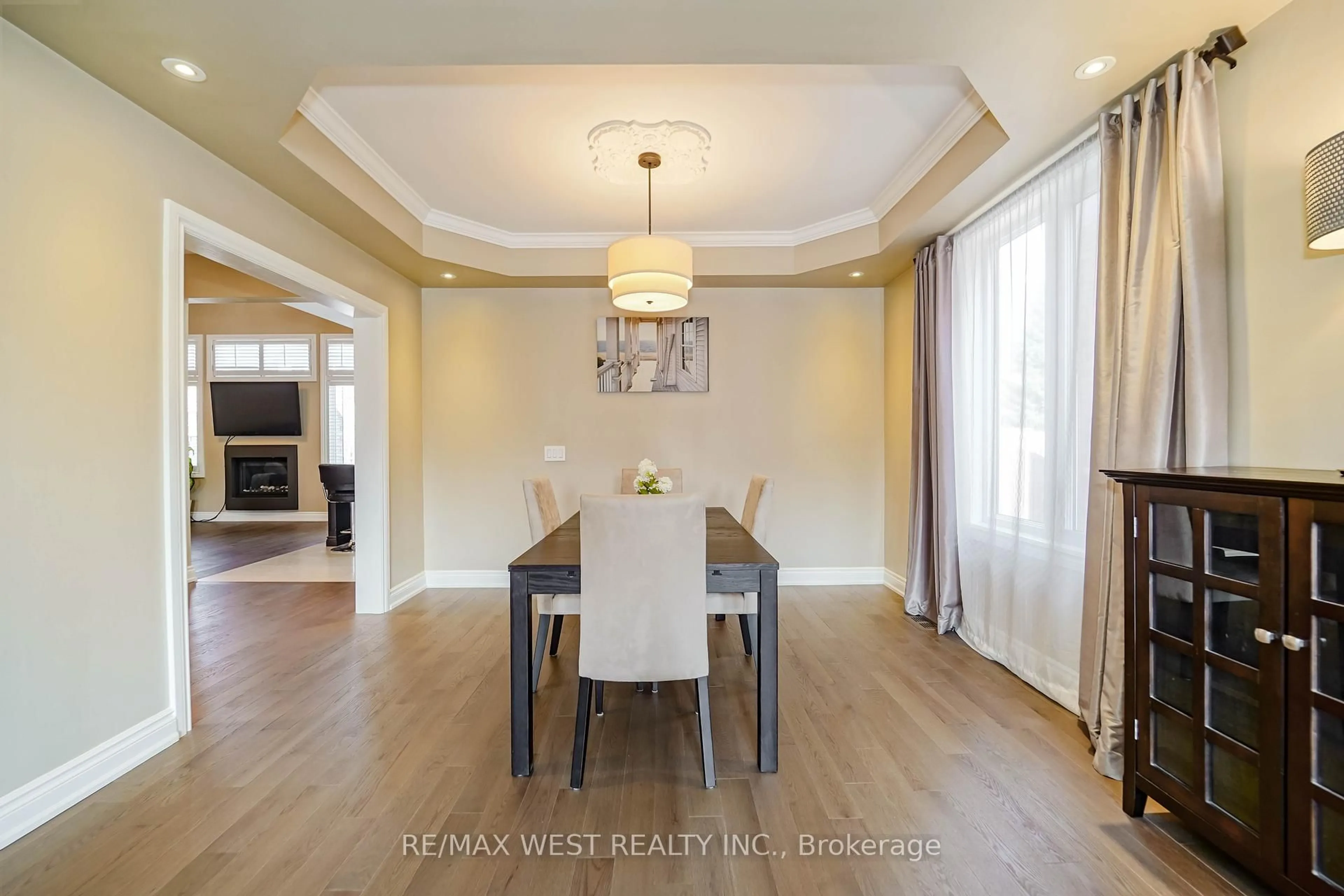 Dining room, wood/laminate floor for 181 Thicket Cres, Pickering Ontario L1V 6S8