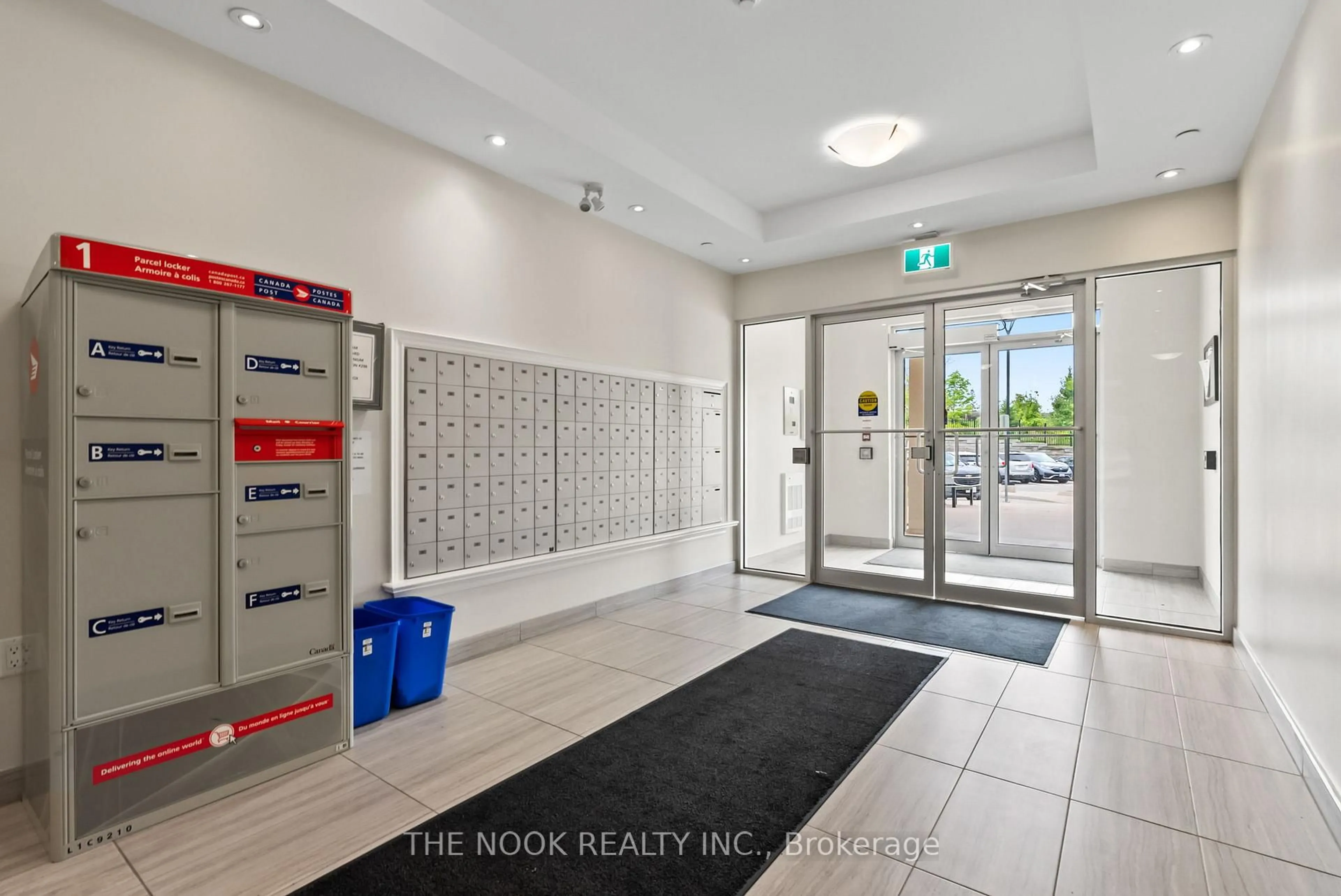 Indoor foyer for 80 Aspen Springs Dr #229, Clarington Ontario L1C 0V4