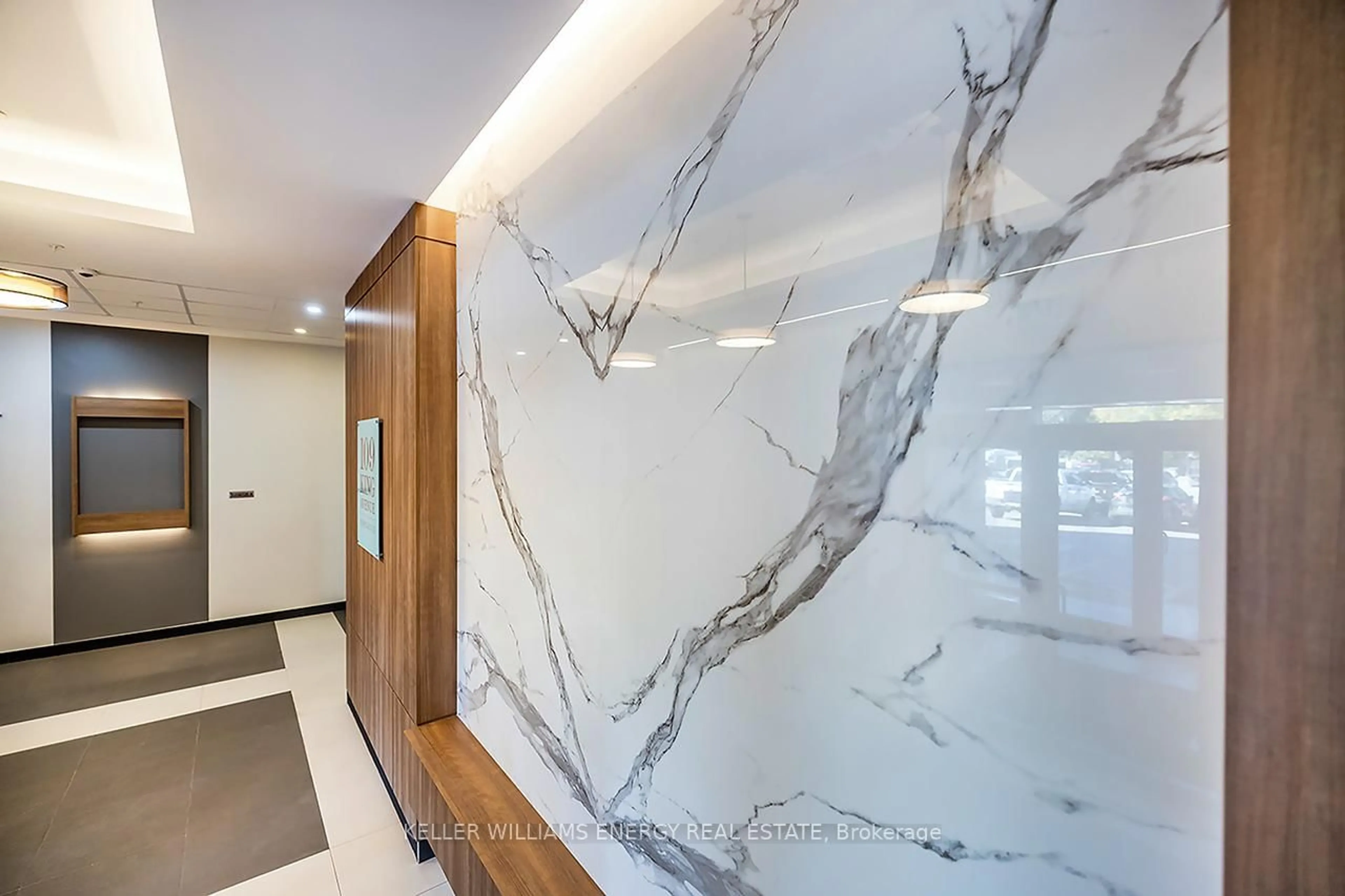 Indoor foyer for 109 King Ave #306, Clarington Ontario L1B 0V5