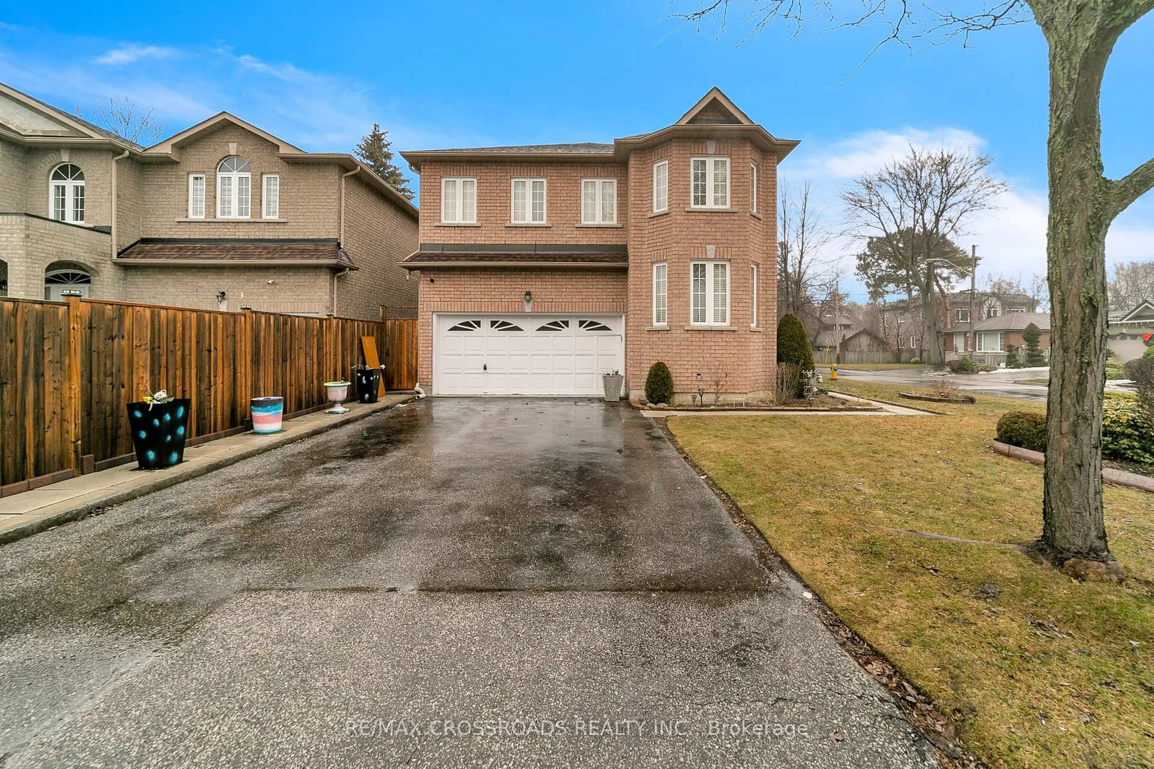 A pic from outside/outdoor area/front of a property/back of a property/a pic from drone, street for 106 Craggview Dr, Toronto Ontario M1E 2L8