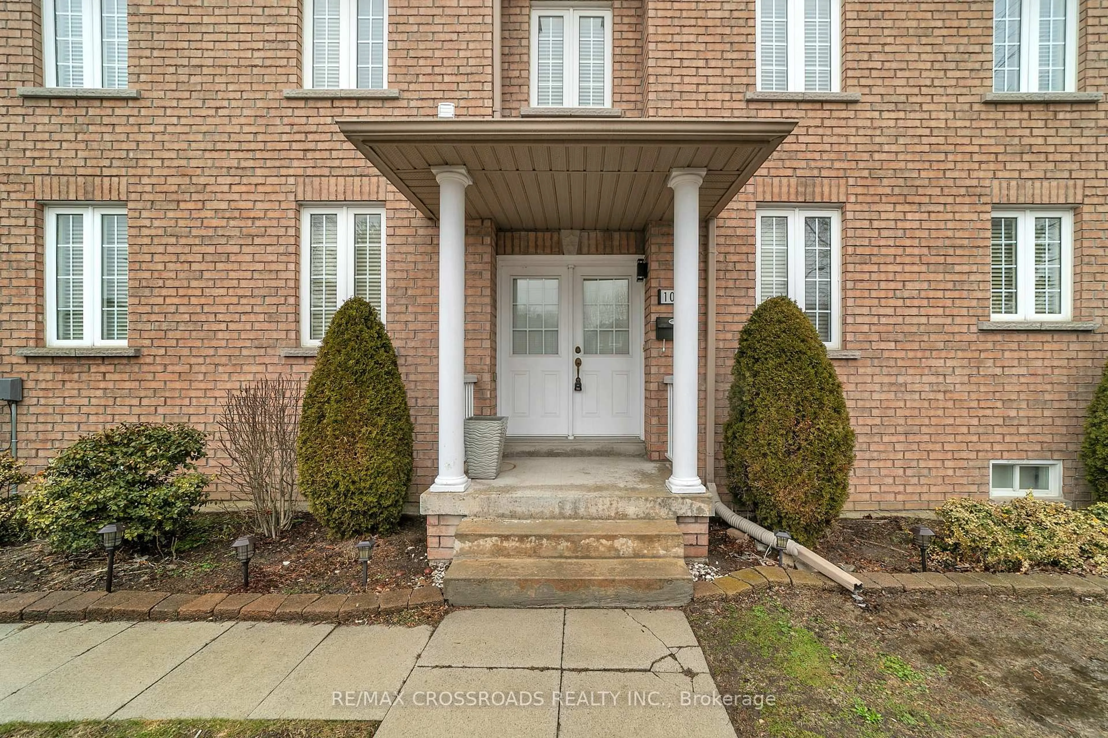 Indoor entryway for 106 Craggview Dr, Toronto Ontario M1E 2L8