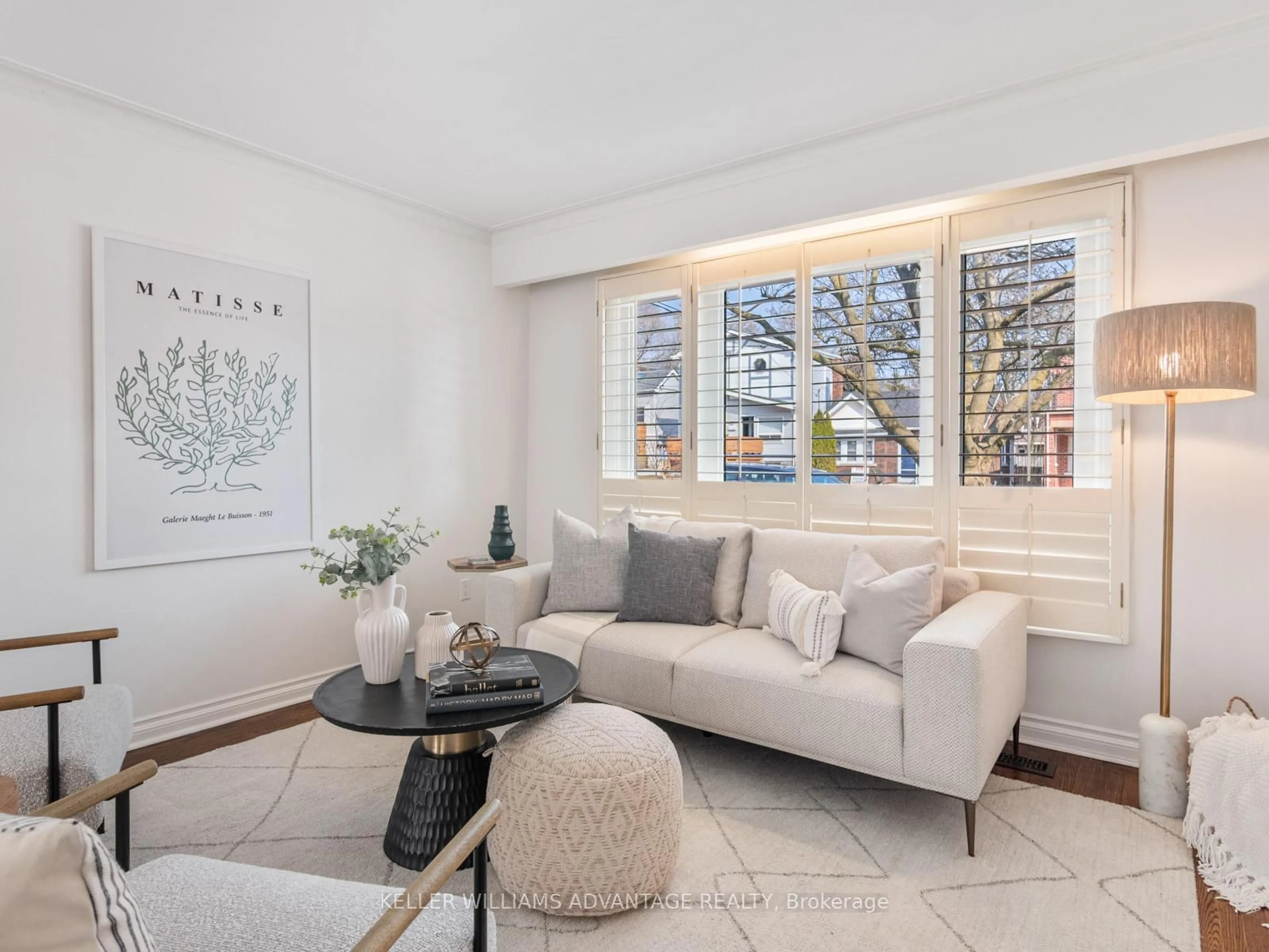 Living room with furniture, unknown for 124 Kalmar Ave, Toronto Ontario M1N 3G7